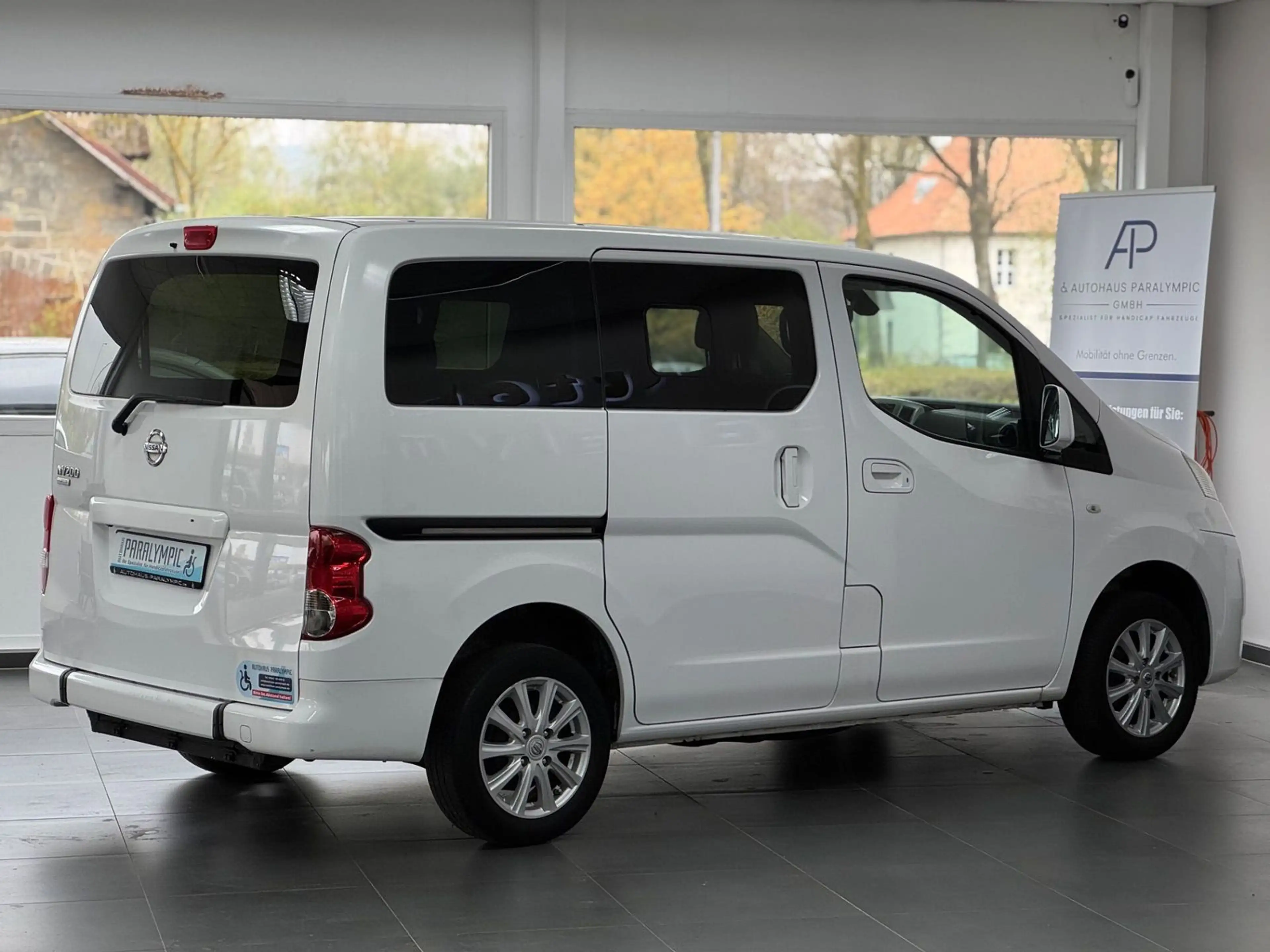 Nissan NV200 Evalia Behindertengerecht-Rampe 4+1 — photo 5