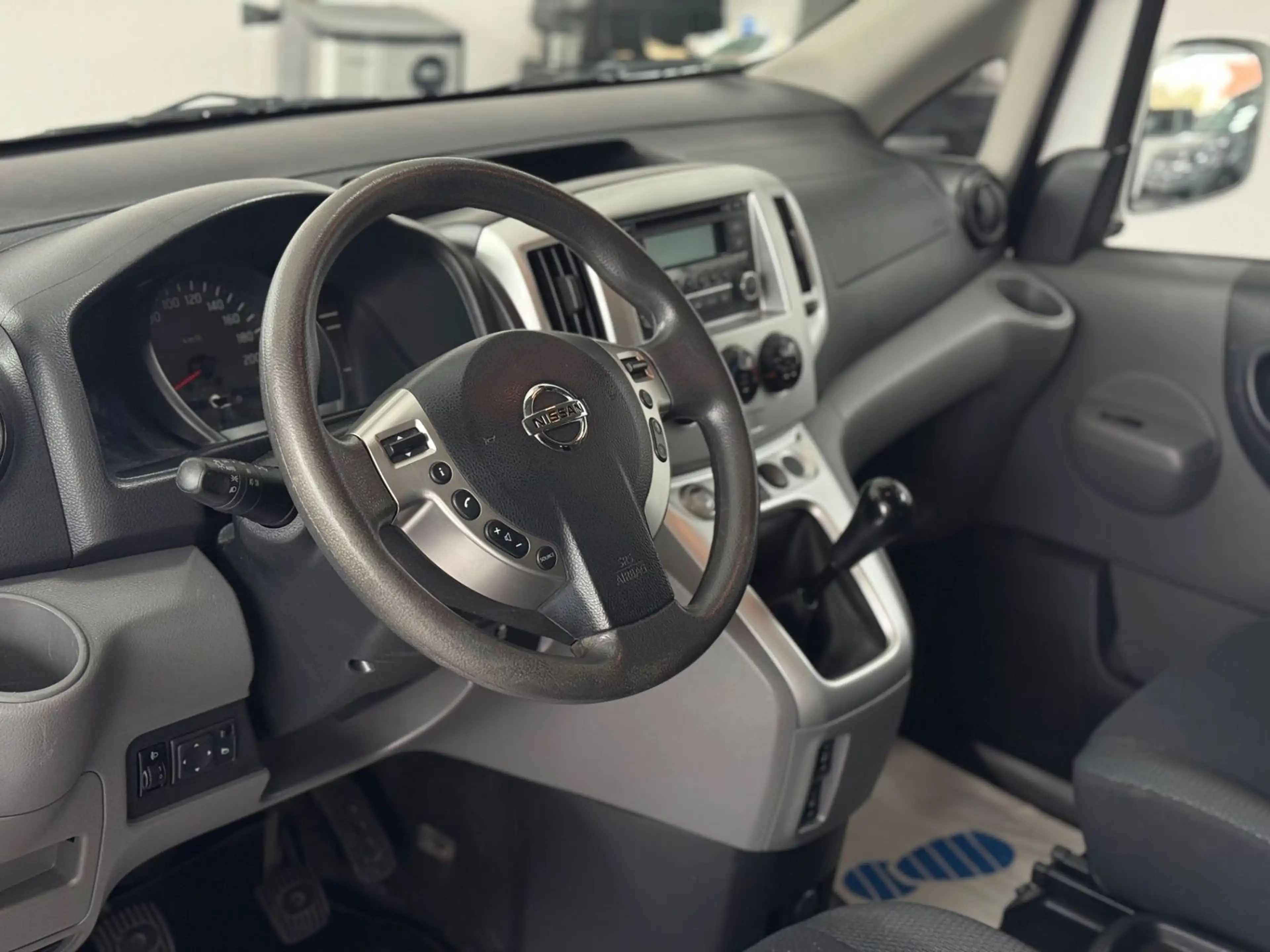 Nissan NV200 Evalia Behindertengerecht-Rampe 4+1 — photo 7