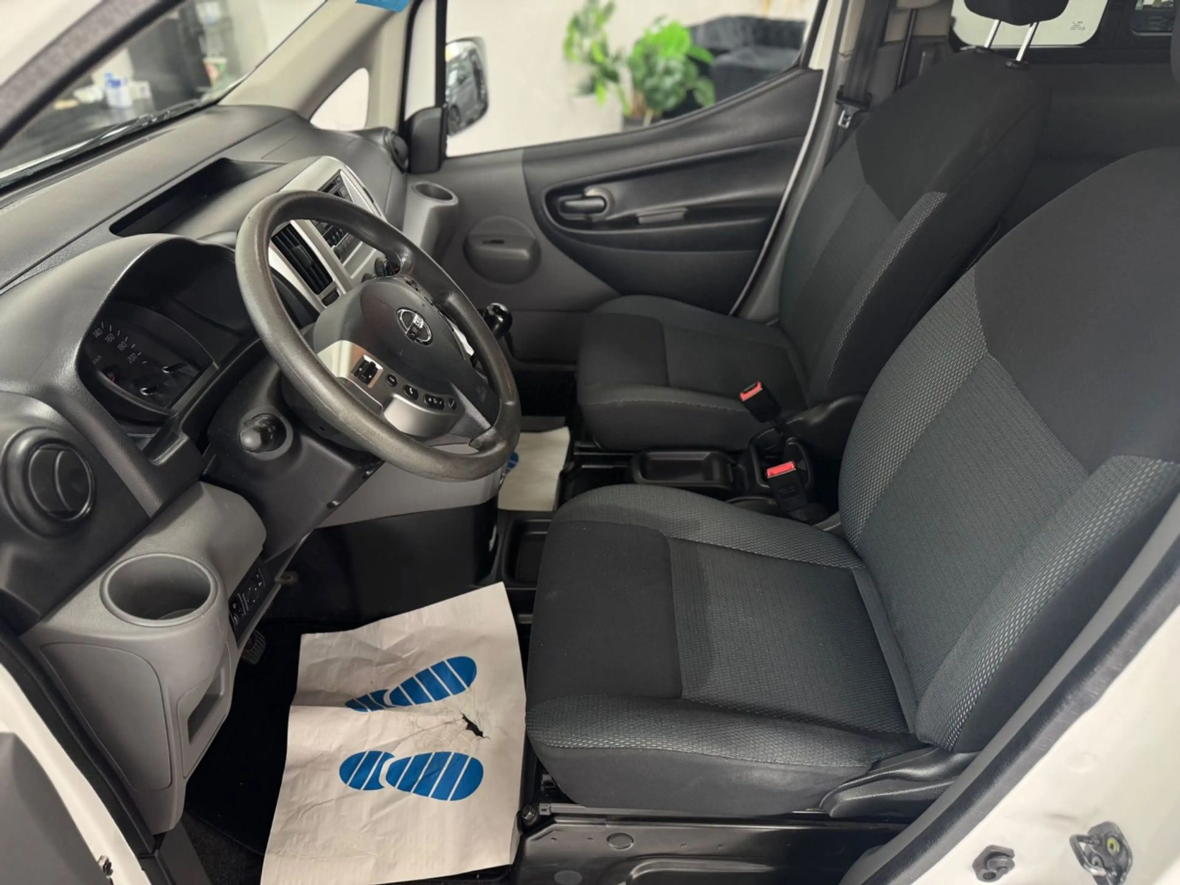 Nissan NV200 Evalia Behindertengerecht-Rampe 4+1 — photo 8