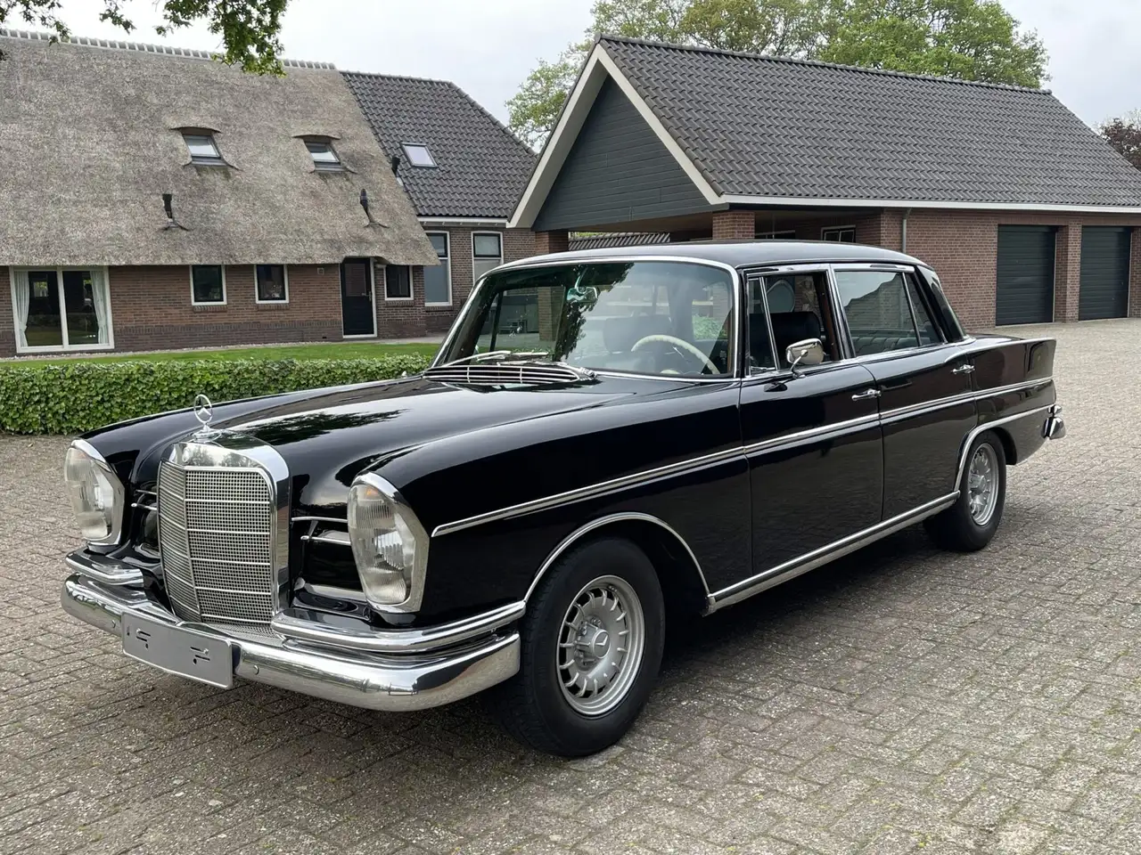 Mercedes-Benz 300 SEL W112 "Köningsflosse" gerestaureerd, foto 6