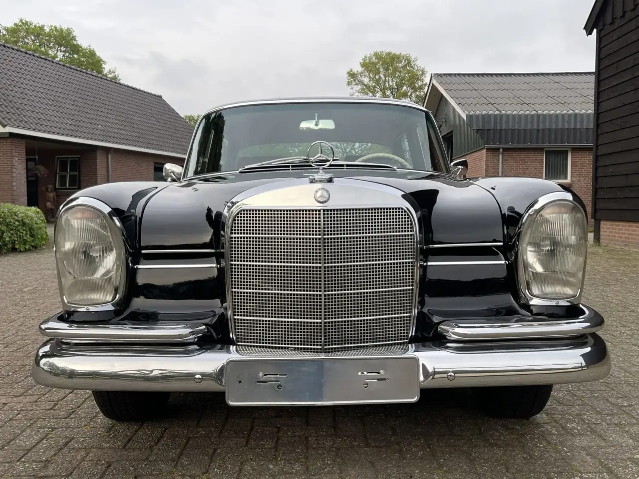 Mercedes-Benz 300 SEL W112 "Köningsflosse" gerestaureerd, foto 5