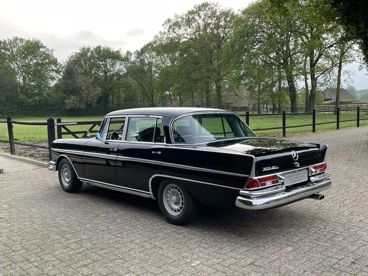 Mercedes-Benz 300 SEL W112 "Köningsflosse" gerestaureerd, foto 2