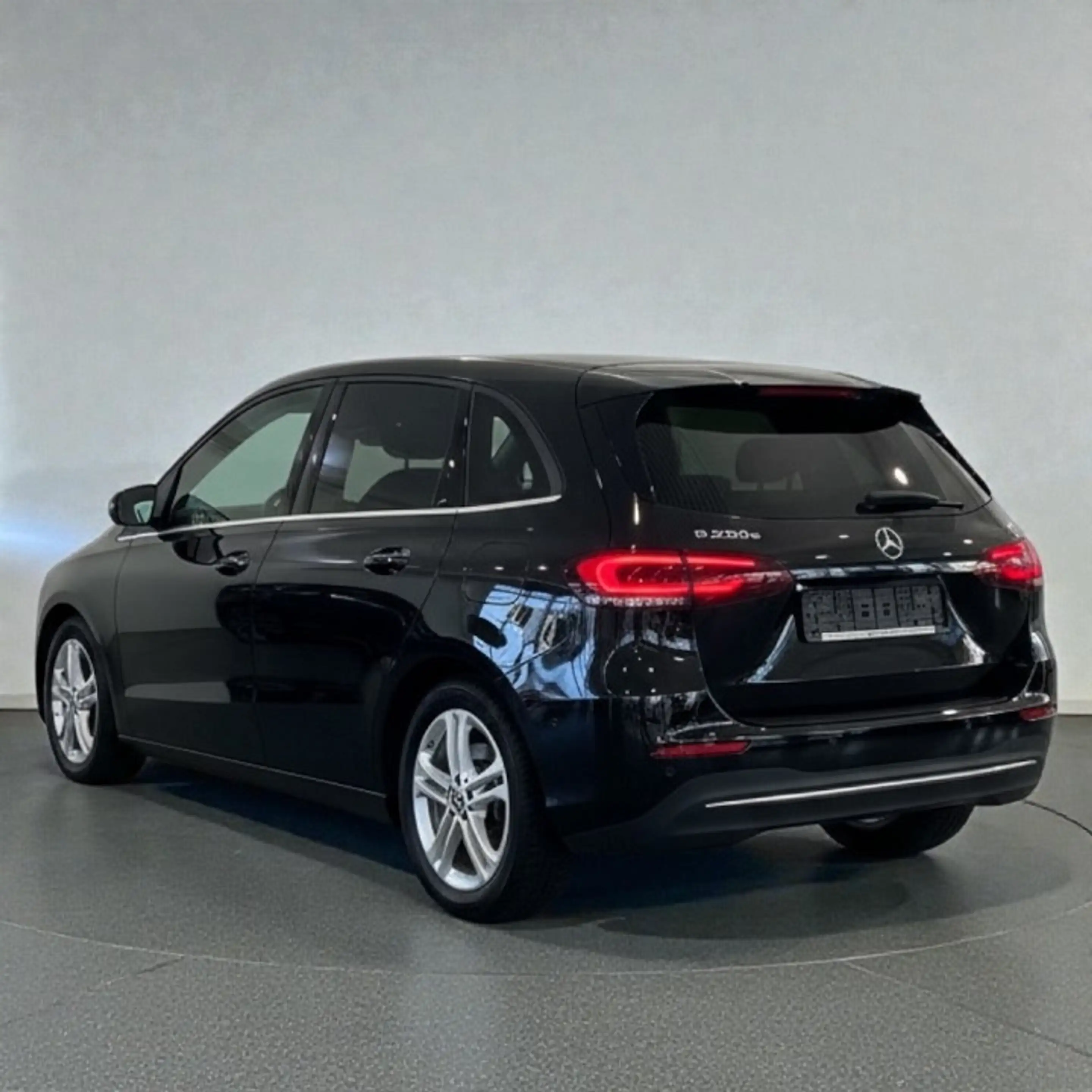 Mercedes-Benz B 250 e Style Automatik - Navi/ Kamera/ AHK — photo 4