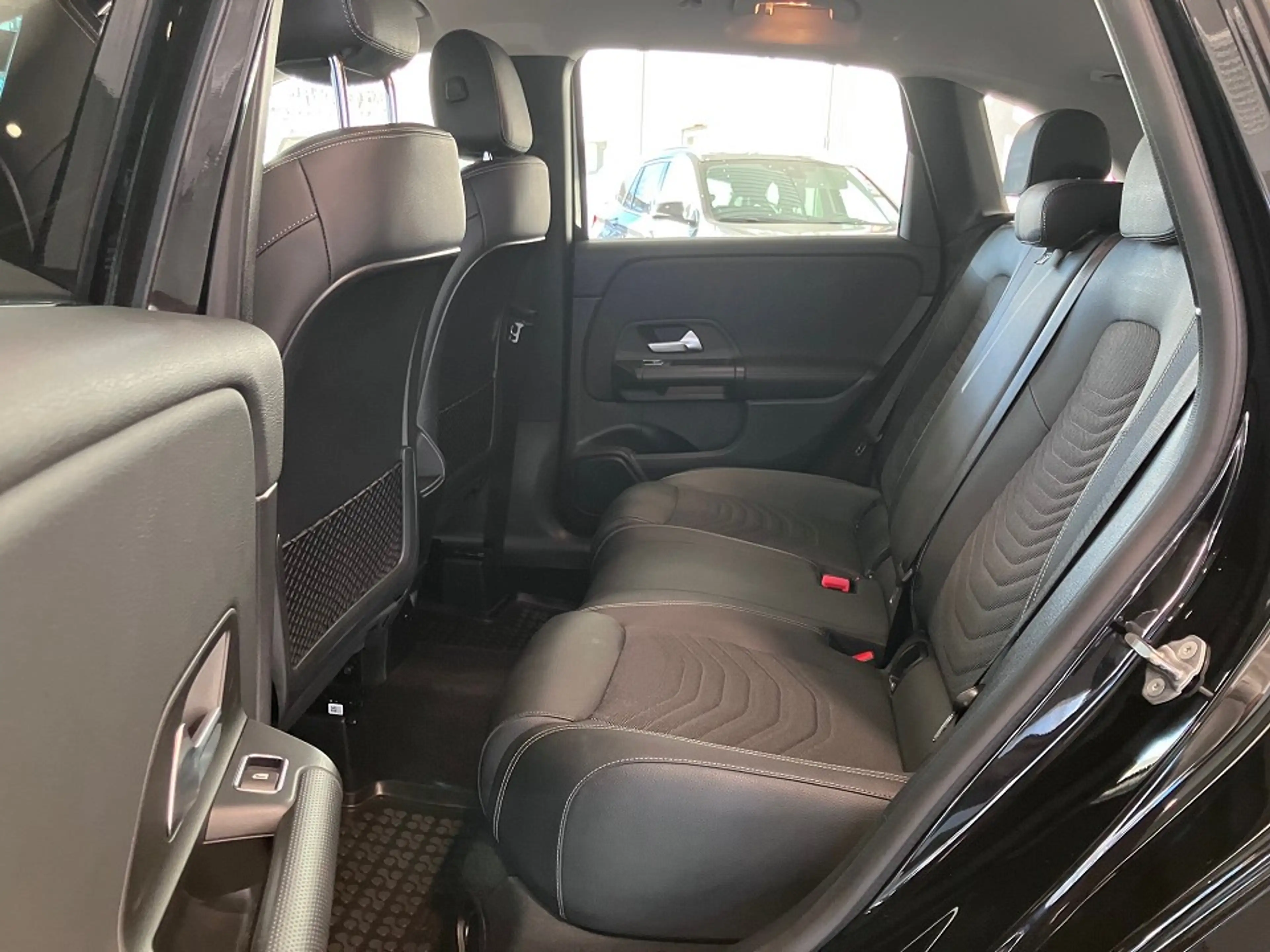 Mercedes-Benz B 250 e Style Automatik - Navi/ Kamera/ AHK — photo 7