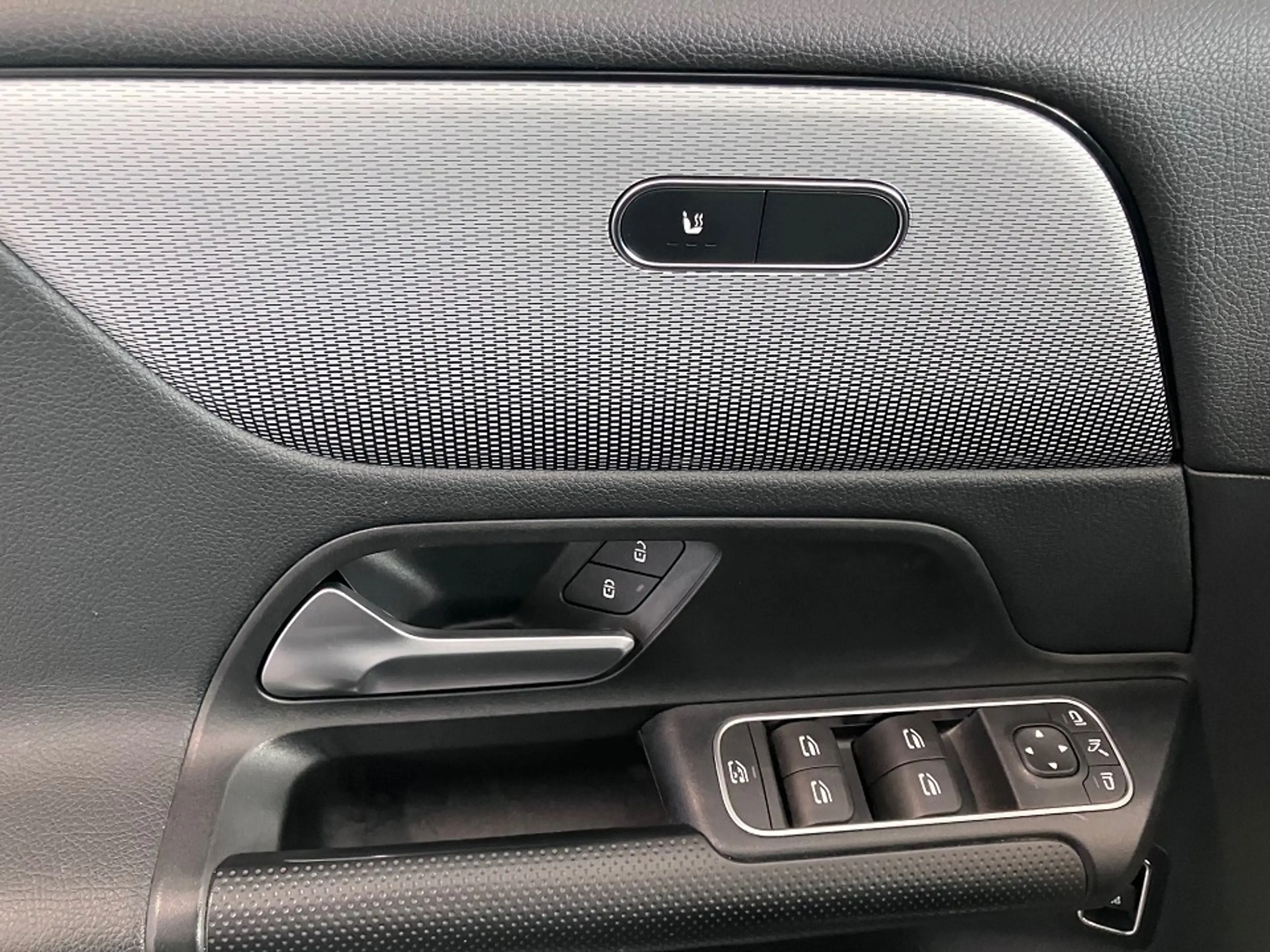 Mercedes-Benz B 250 e Style Automatik - Navi/ Kamera/ AHK — photo 12