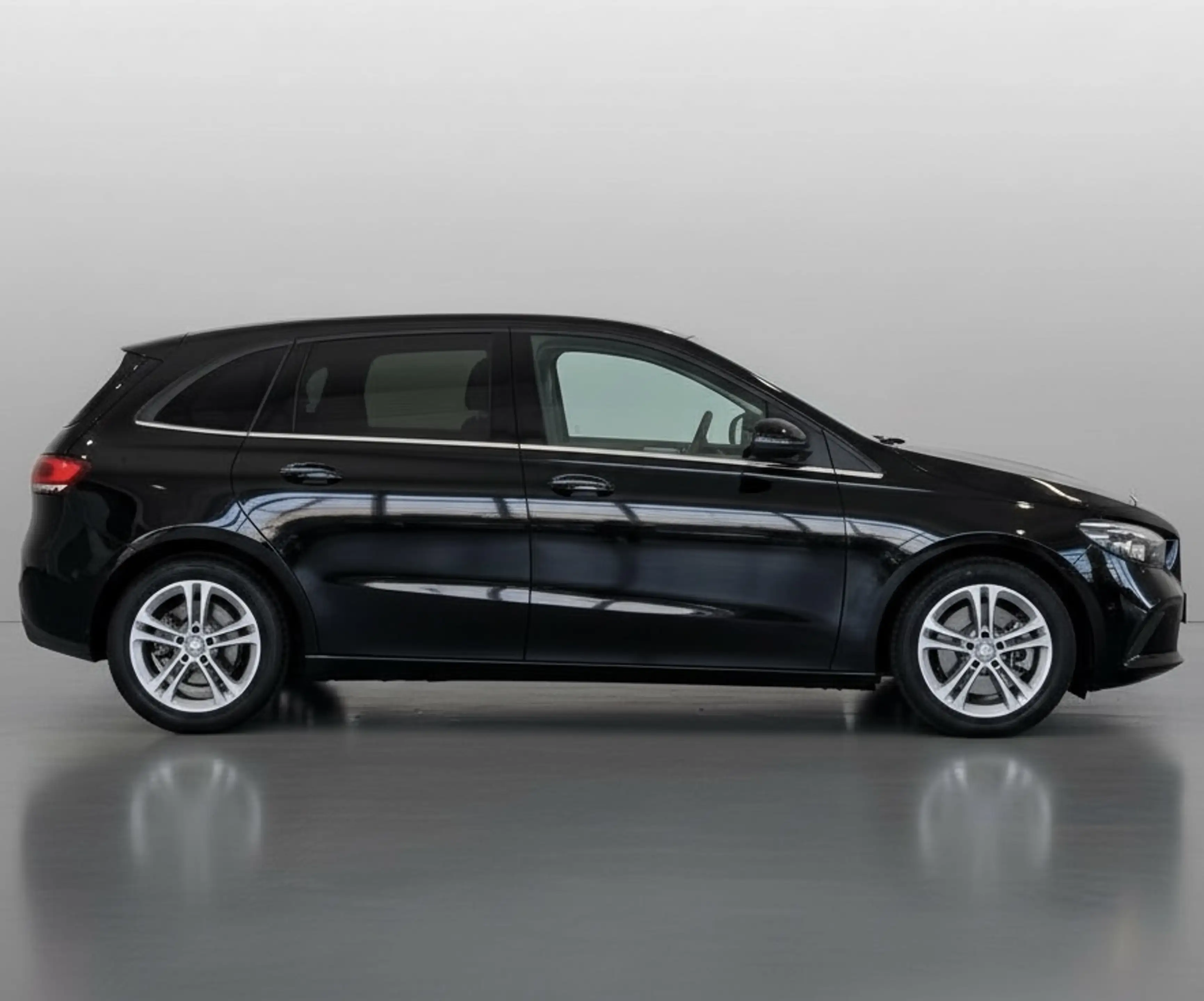 Mercedes-Benz B 250 e Style Automatik - Navi/ Kamera/ AHK — photo 3
