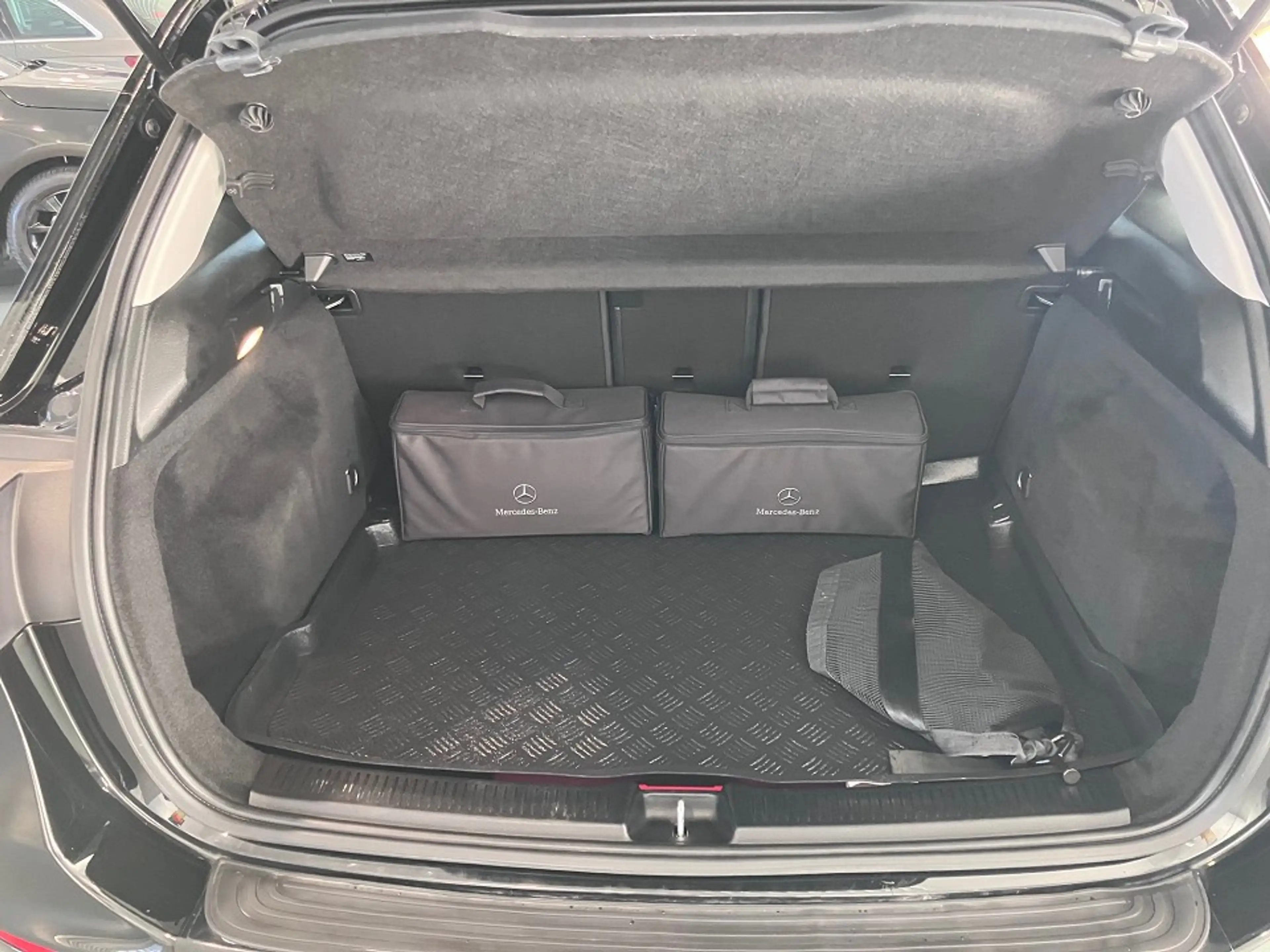 Mercedes-Benz B 250 e Style Automatik - Navi/ Kamera/ AHK — photo 5