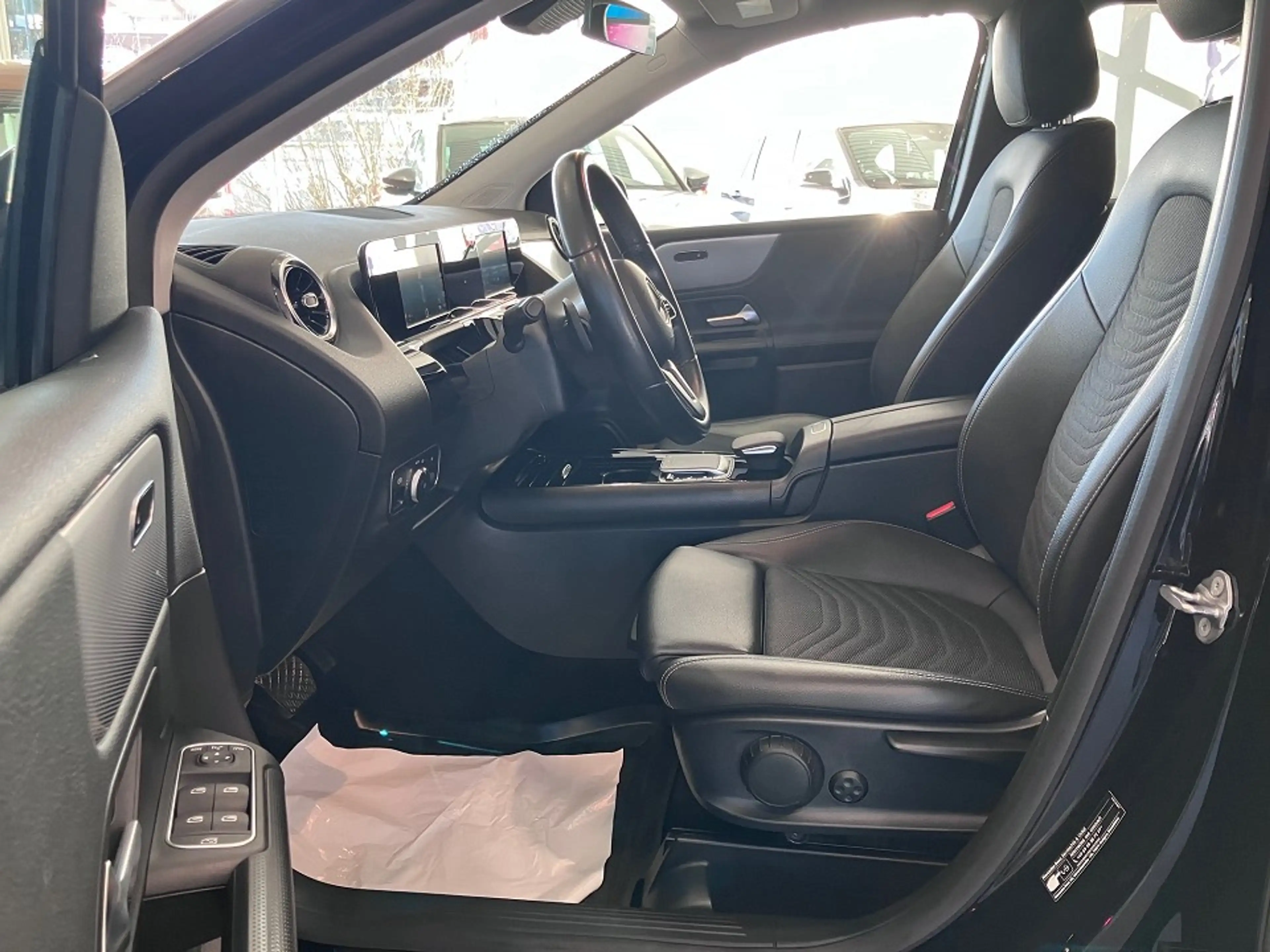Mercedes-Benz B 250 e Style Automatik - Navi/ Kamera/ AHK — photo 6
