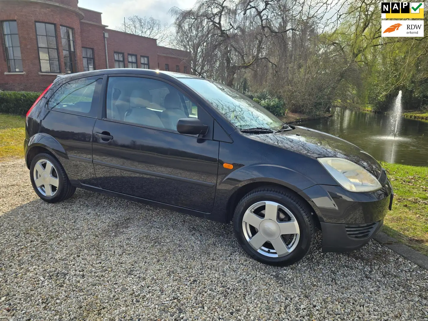Ford Fiesta 1.3 16V sport AIRCO Zwart - 1