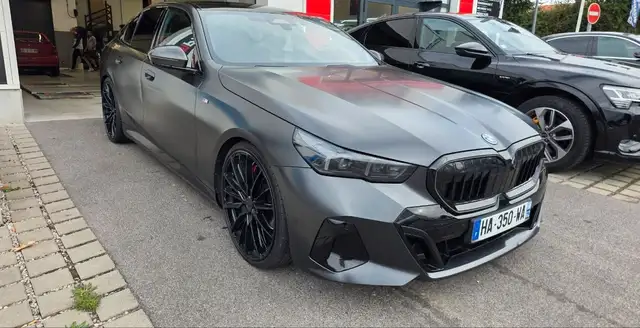 BMW 550 SÉRIE 550e xDrive 489 ch M SPORT – HYBRIDE RECHARGEABLE 2024 FULL BMW- peinture origine Satin