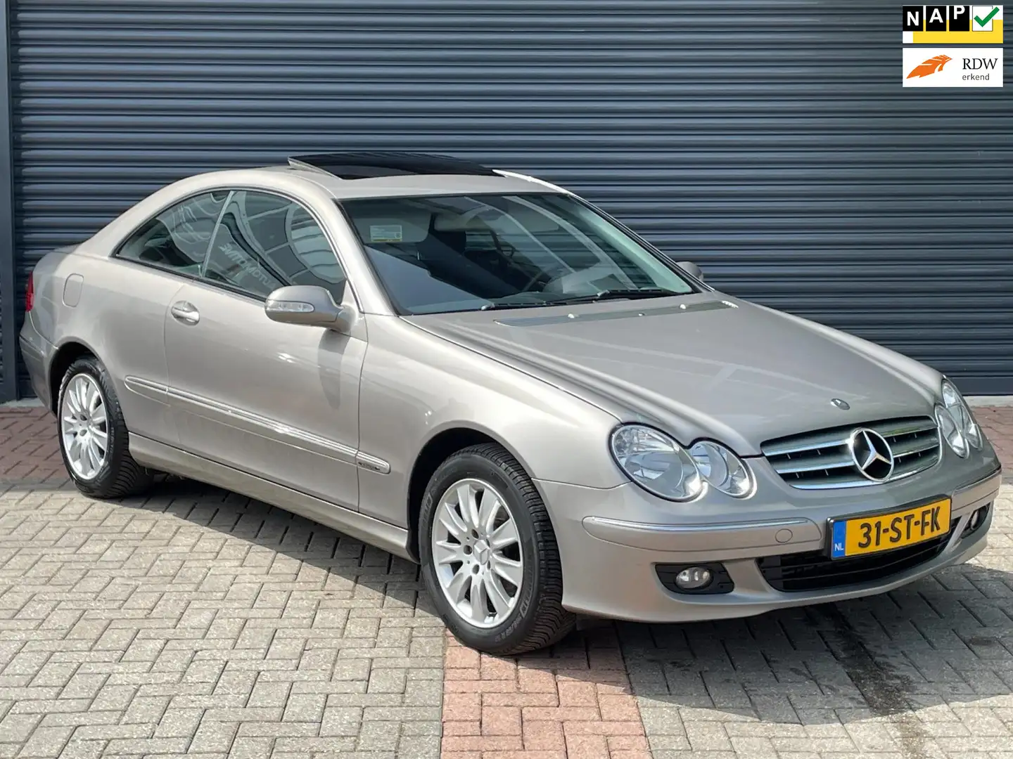Mercedes-Benz CLK 220 Coupé CDI Elegance Airco | Schuifdak | Facelift | Grau - 1