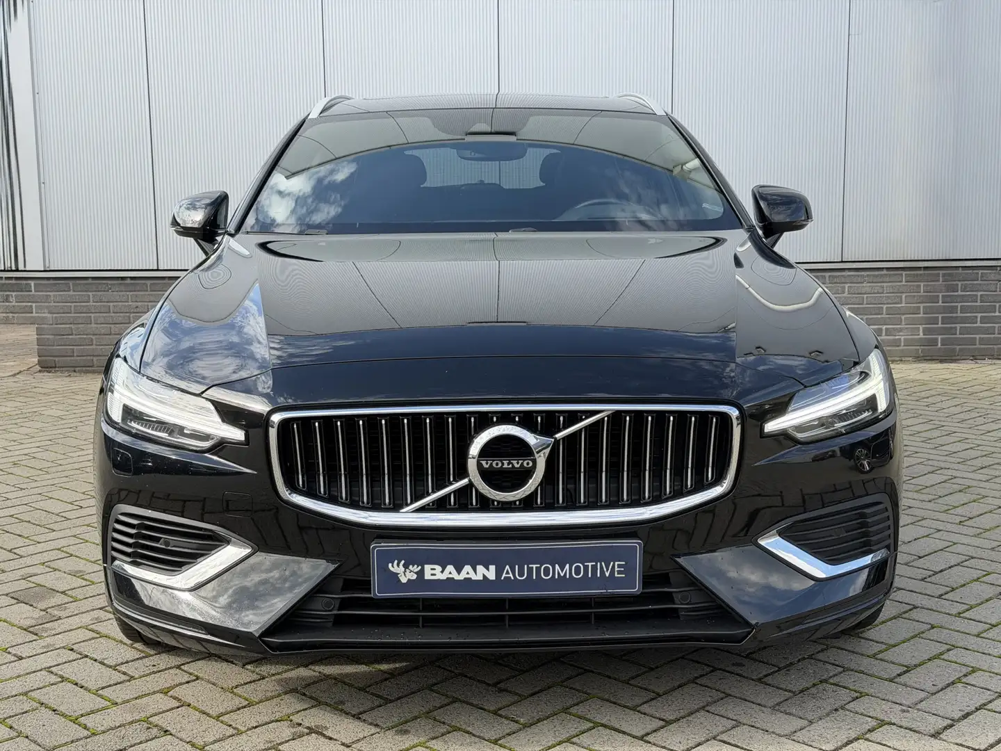 Volvo V60 2.0 T6 Twin Engine AWD Inscription | Pano | Harman Zwart - 2