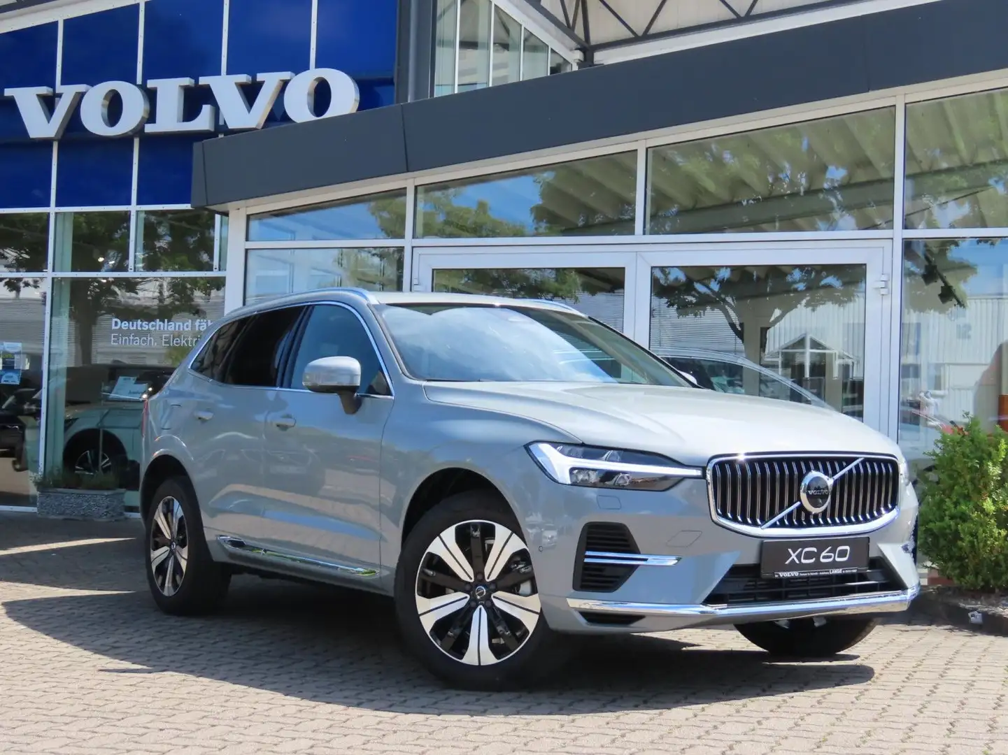 Volvo XC60 Plus Bright Recharge Plug-In Hybrid AWD Gris - 1