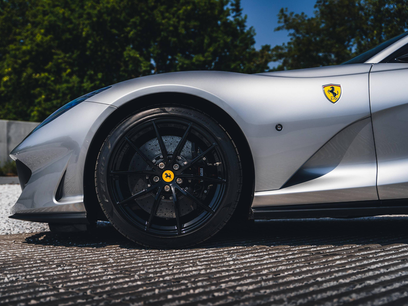 Ferrari 812 Superfast / Argento Nurburgring / Carbon / Carte Grise FR — photo 10