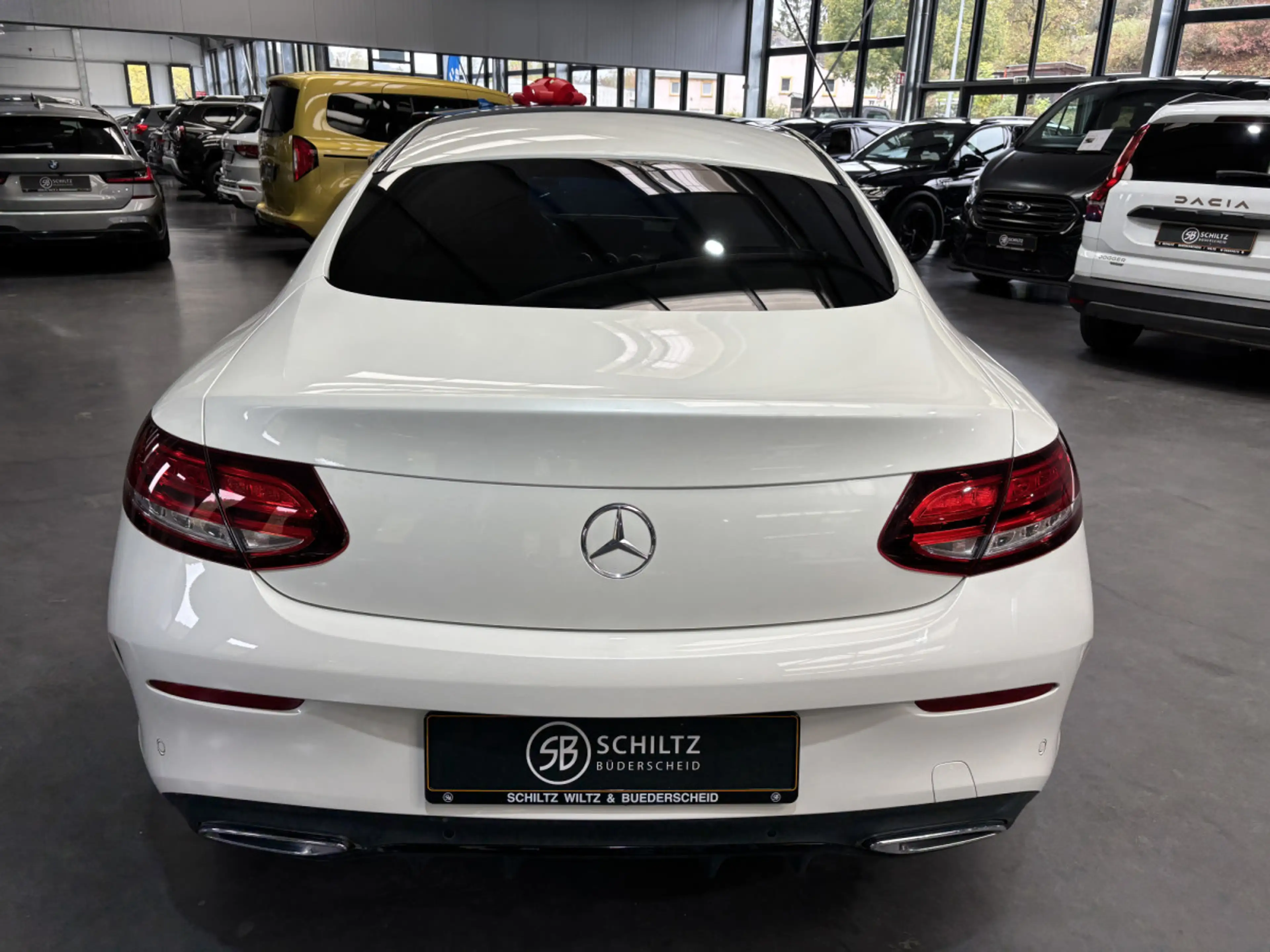 Mercedes-Benz C 220 Coupé AMG LINE 4MATIC — photo 4