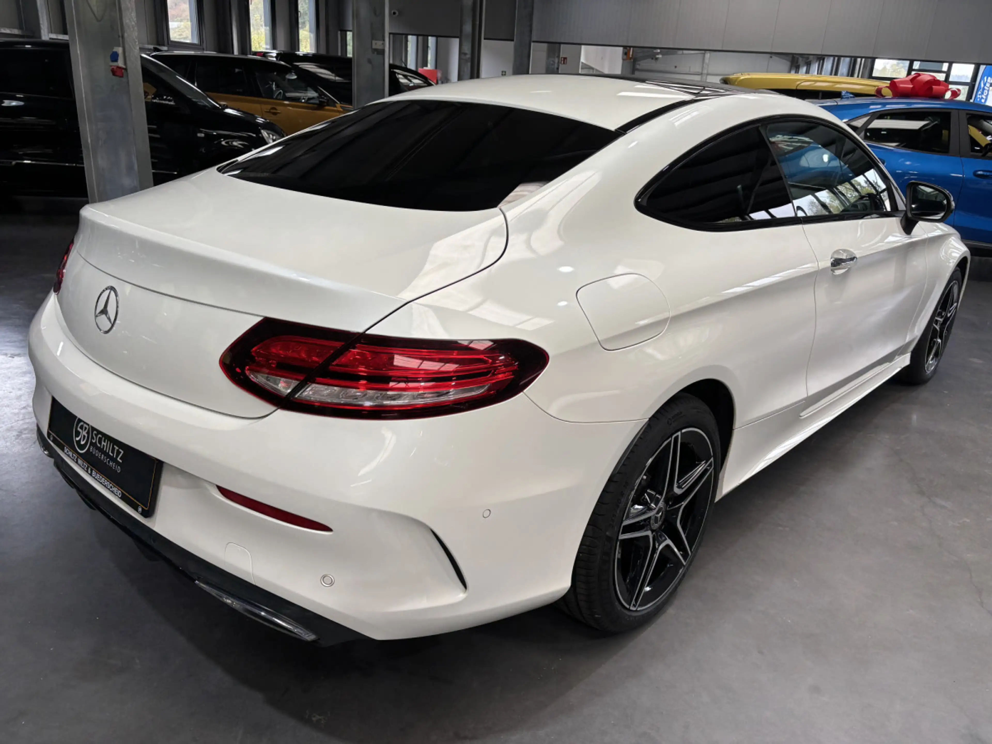 Mercedes-Benz C 220 Coupé AMG LINE 4MATIC — photo 3