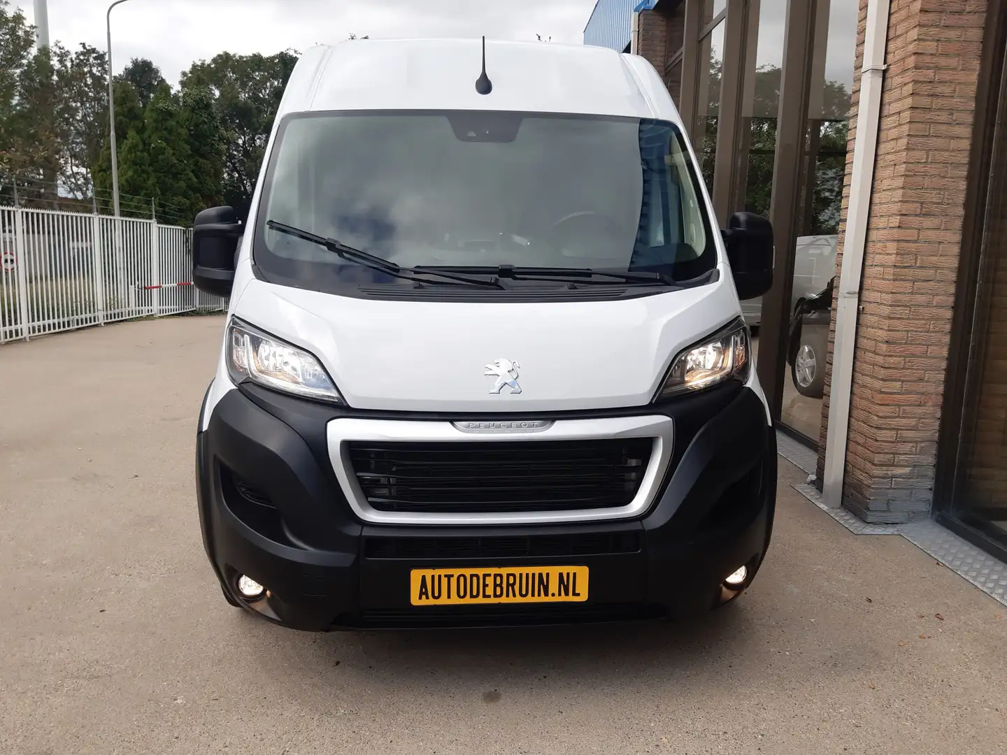 Peugeot Boxer 2.2 BlueHDI 140Pk L4H2 Airco Navi PDC Cruise contr Wit - 2