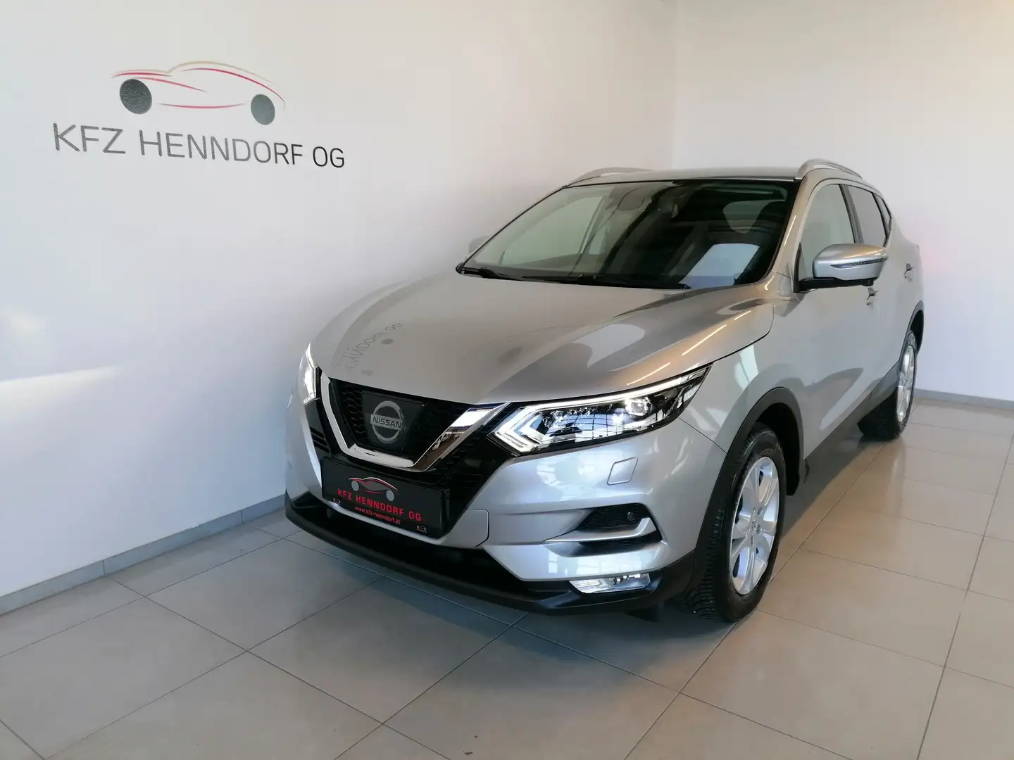 Nissan Qashqai 1,6 dCi Tekna+ ALL-MODE 4x4i ab € 350 / Monat Grau - 1