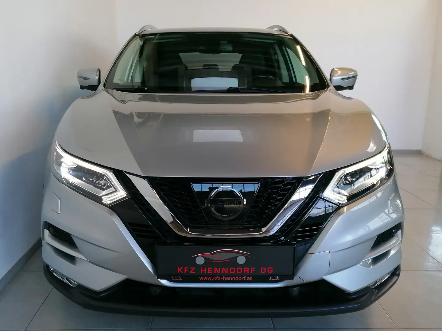 Nissan Qashqai 1,6 dCi Tekna+ ALL-MODE 4x4i ab € 350 / Monat Grau - 2