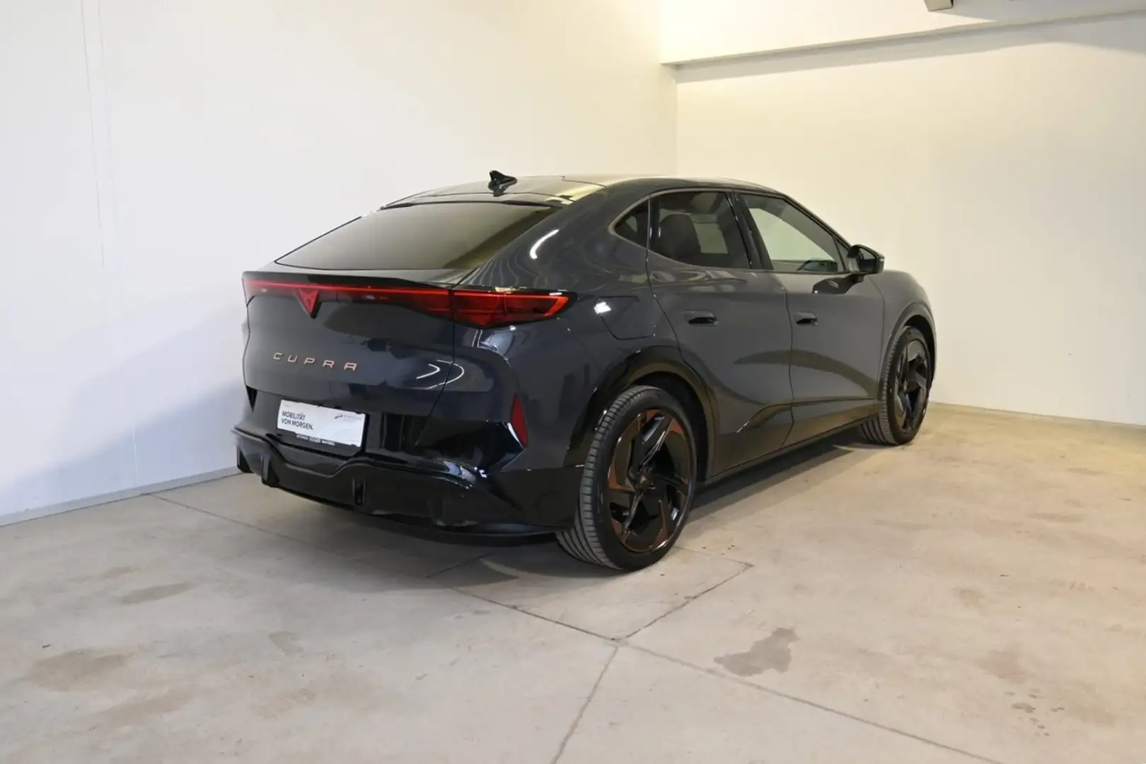 CUPRA Tavascan Adrenaline 210kW/286PS Grau - 2