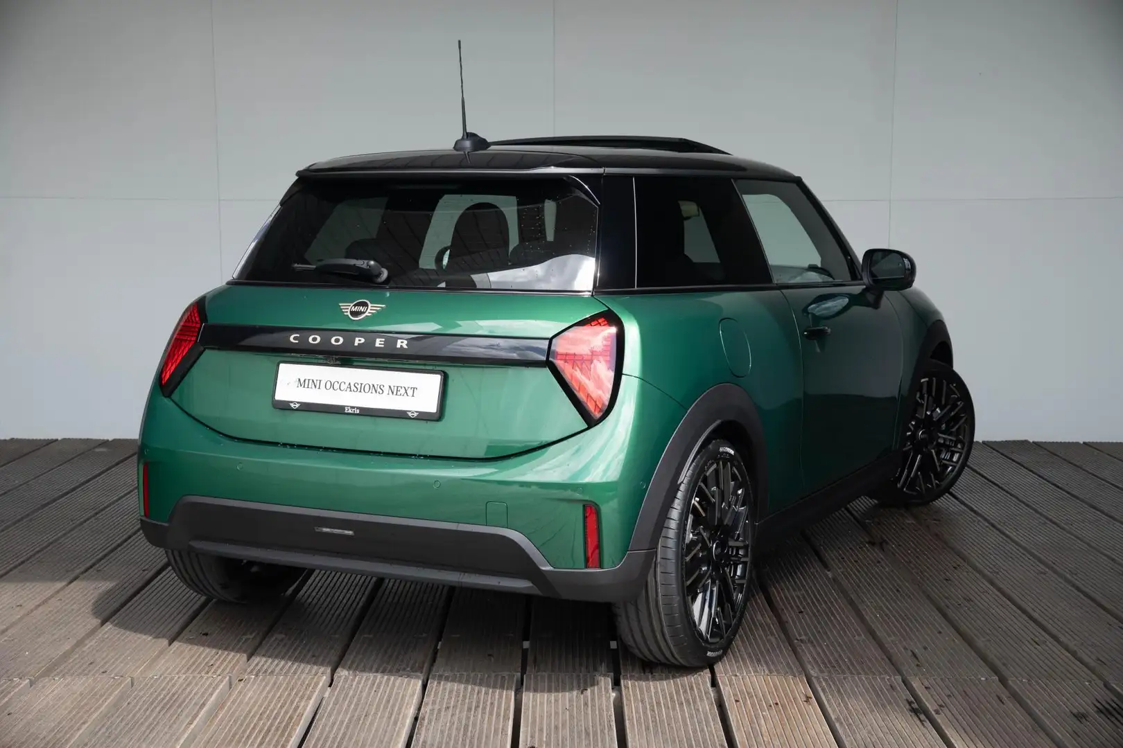 MINI Cooper C 3-deurs Aut. Favoured + L-pakket Verde - 2