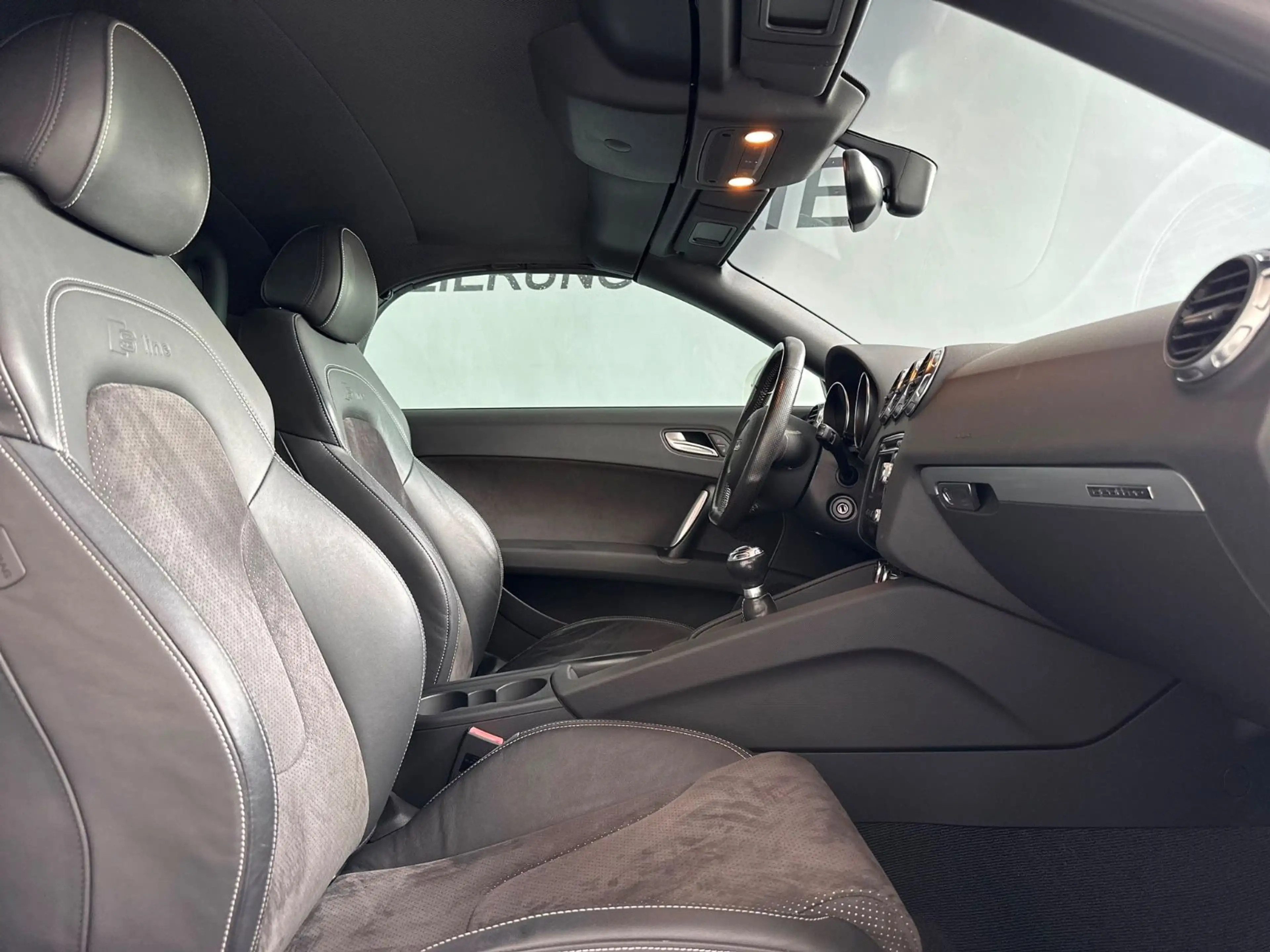 Audi TT 2.0 TDI Cabrio Roadster quattro S-Line 1.Hand — photo 8