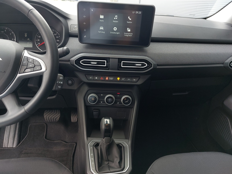 Dacia Sandero Expression TCe 90 CVT — photo 9