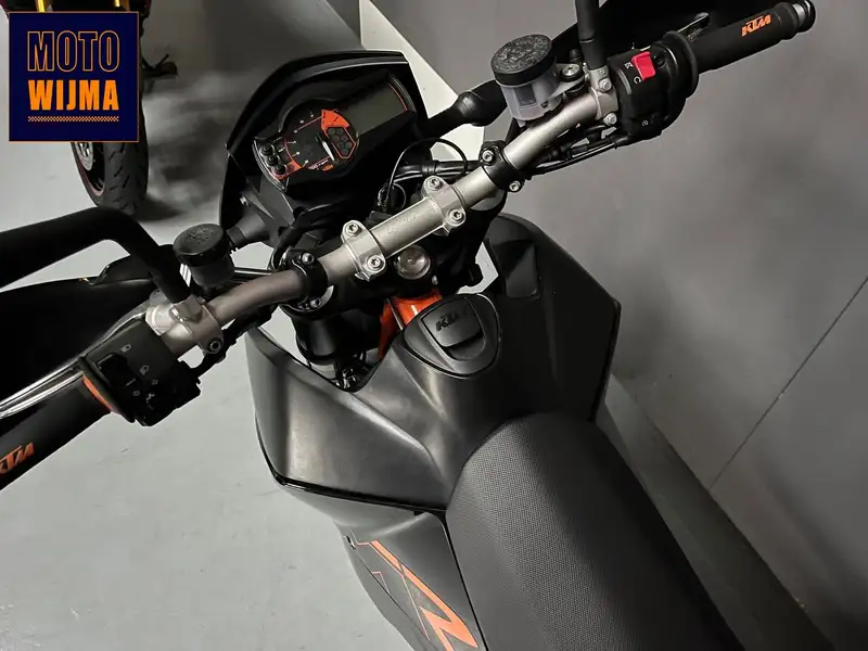KTM 690 Supermoto - foto 3