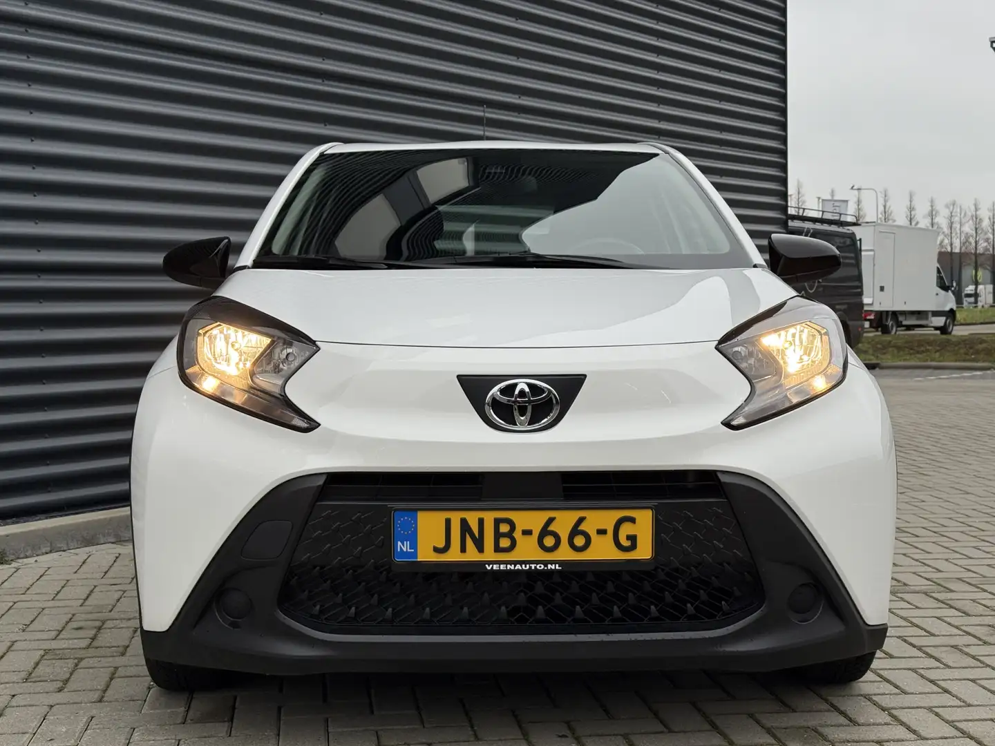 Toyota Aygo X 1.0 VVT-i MT Play Camera/Apple/Stoelwarm/Keyless Wit - 2