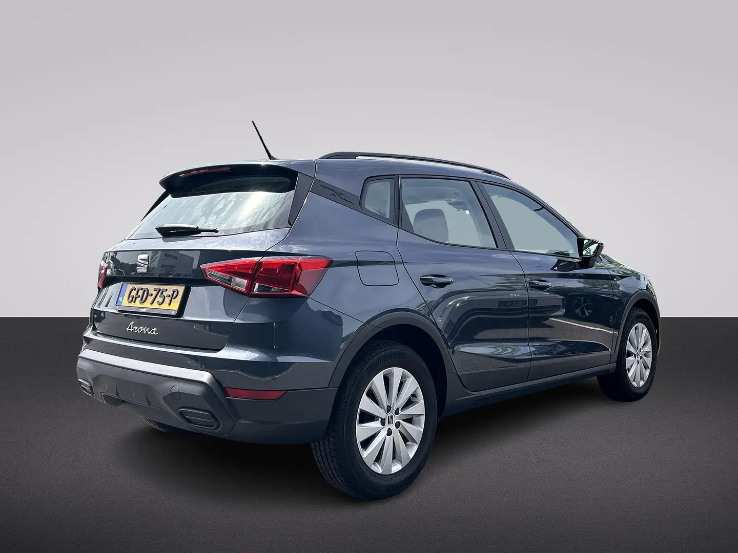 SEAT Arona 1.0 EcoTSI Reference 95PK | Parkeersensoren achter Grijs - 2