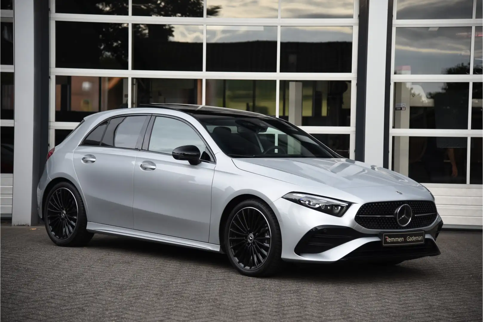 Mercedes-Benz A 200 AMG Line Zilver - 1