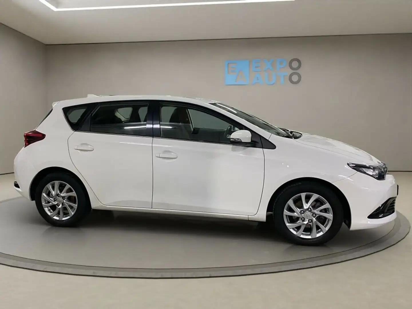 Toyota Auris 120T Active Wit - 2