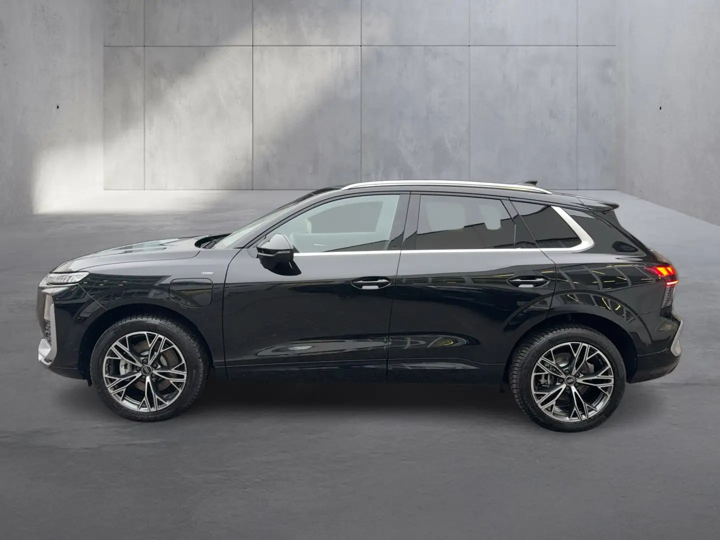 Audi Q3 e-hybrid 200 kW Schwarz - 2