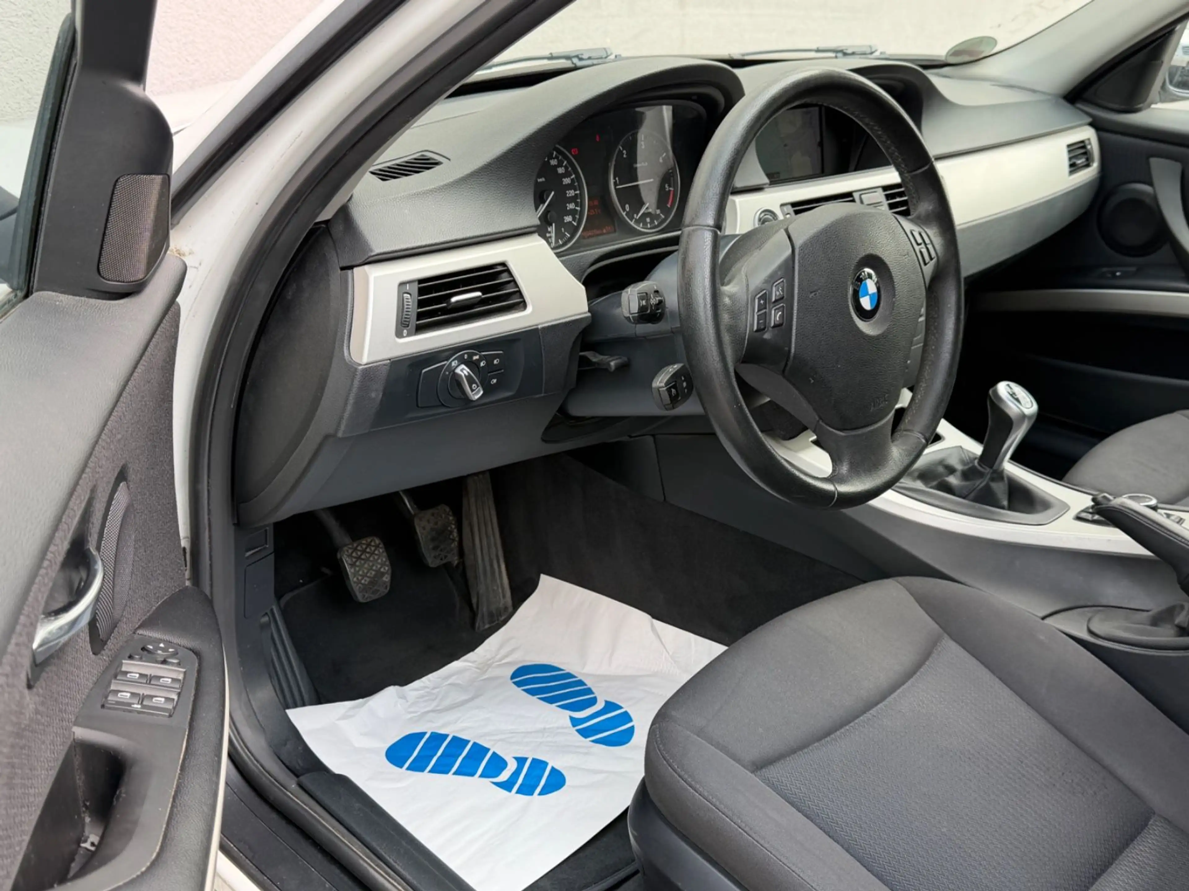 BMW 318 d Touring 1.Hand Navi Xenon Euro 5 — photo 10
