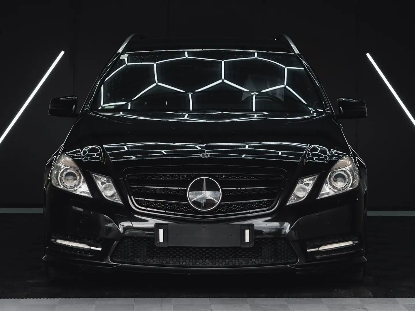 Mercedes-Benz E 350 E 350 T CGI BlueEfficiency Avantgarde Aut. Schwarz - 2