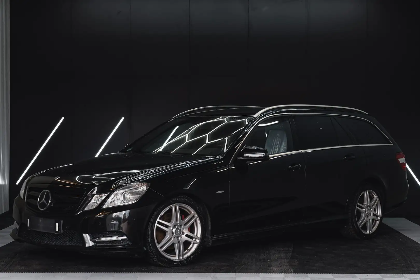 Mercedes-Benz E 350 E 350 T CGI BlueEfficiency Avantgarde Aut. Schwarz - 1