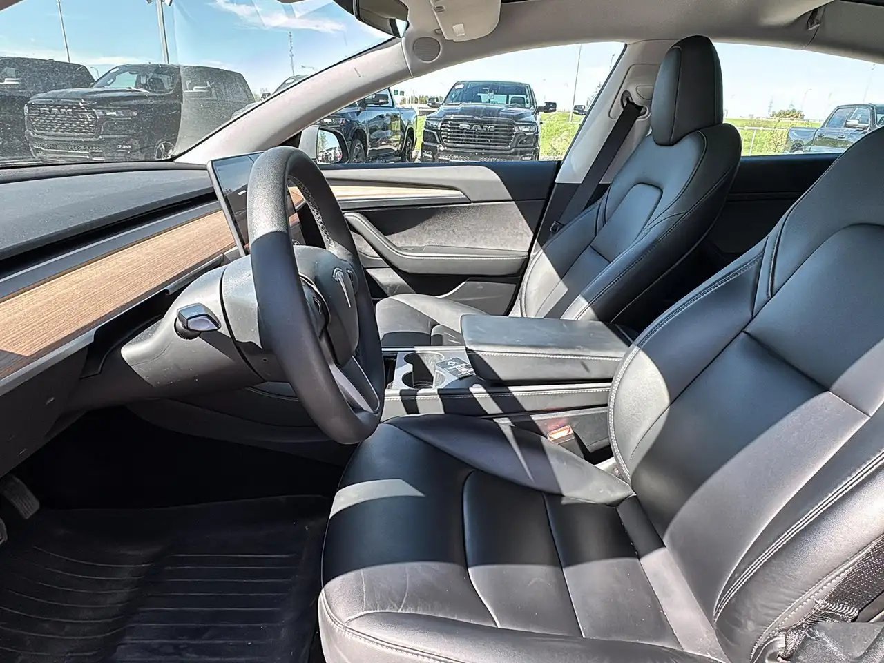 Tesla Model 3 снимка Tesla Model 3