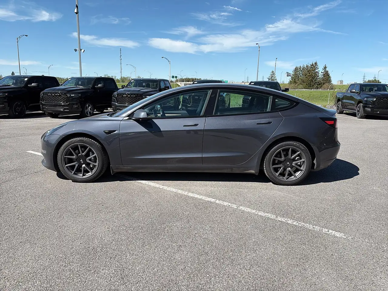 Tesla Model 3 снимка Tesla Model 3