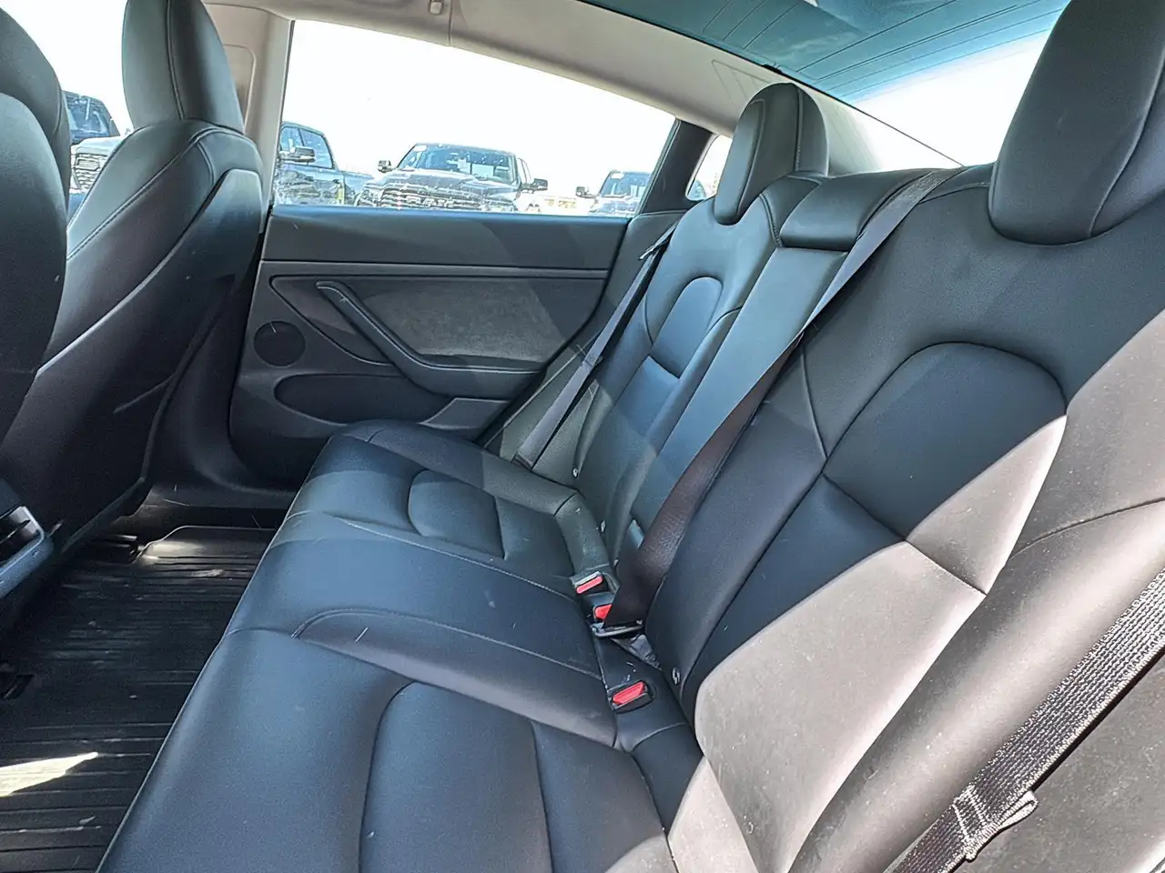 Tesla Model 3 снимка Tesla Model 3