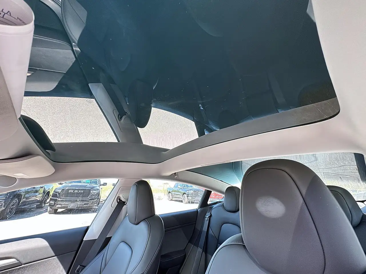 Tesla Model 3 снимка Tesla Model 3