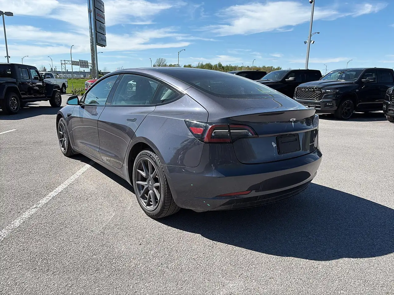 Tesla Model 3 снимка Tesla Model 3