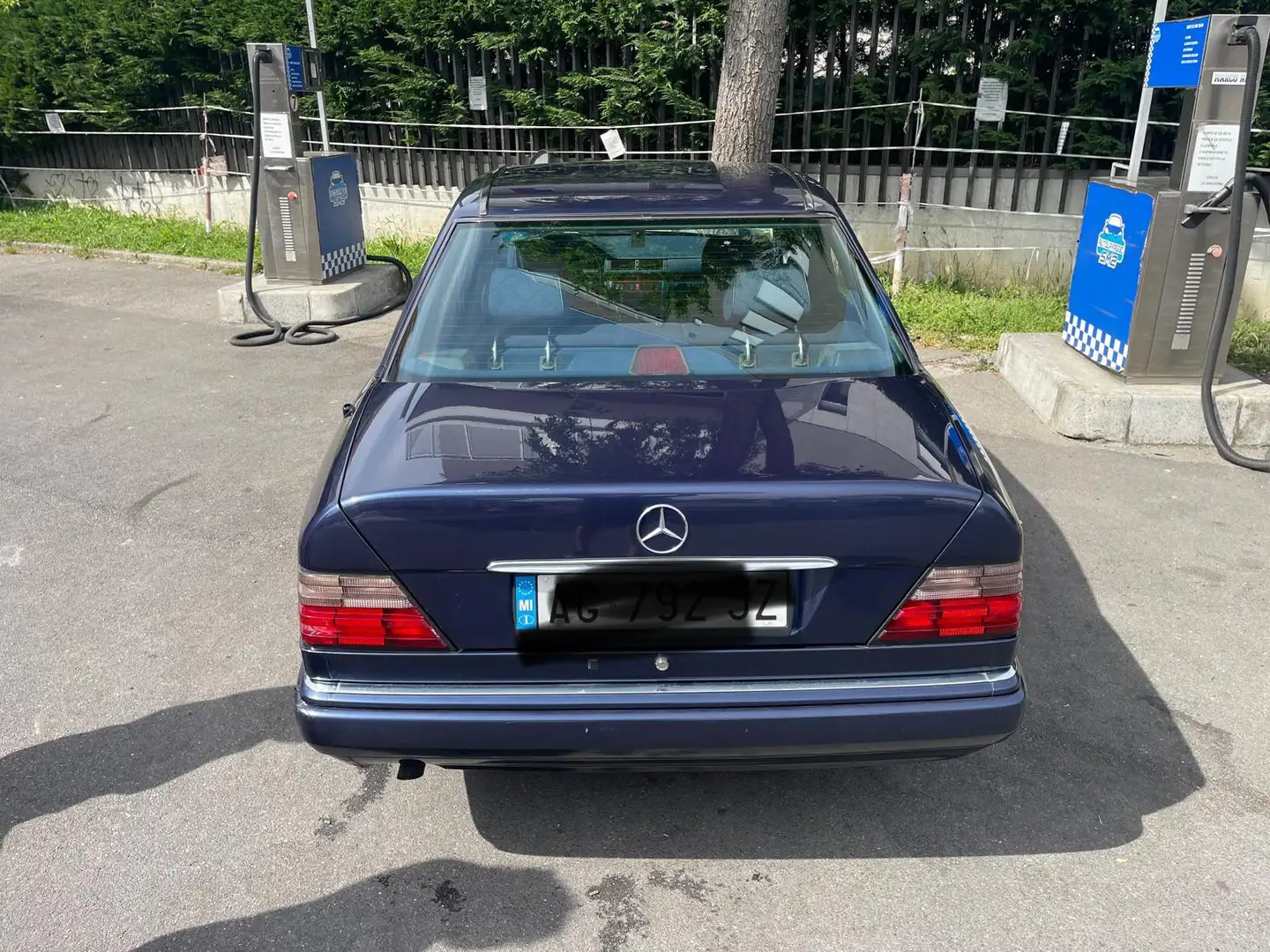 Mercedes-Benz E 200 Classic - 1