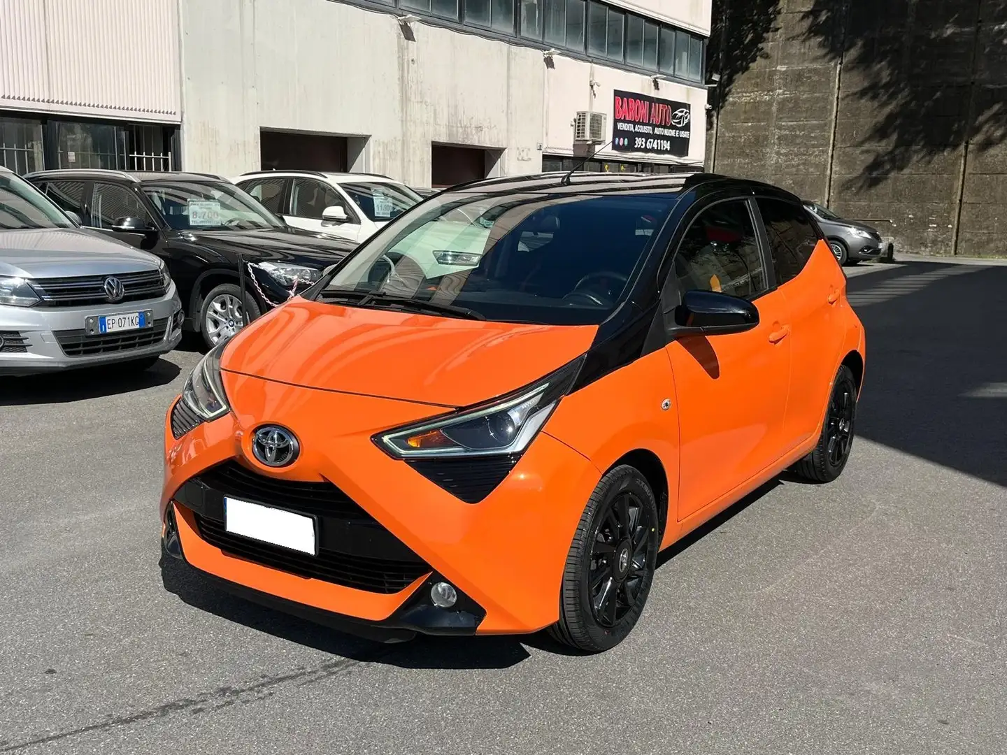 Toyota Aygo Aygo II 5p 1.0 x-wave 72cv Arancione - 1