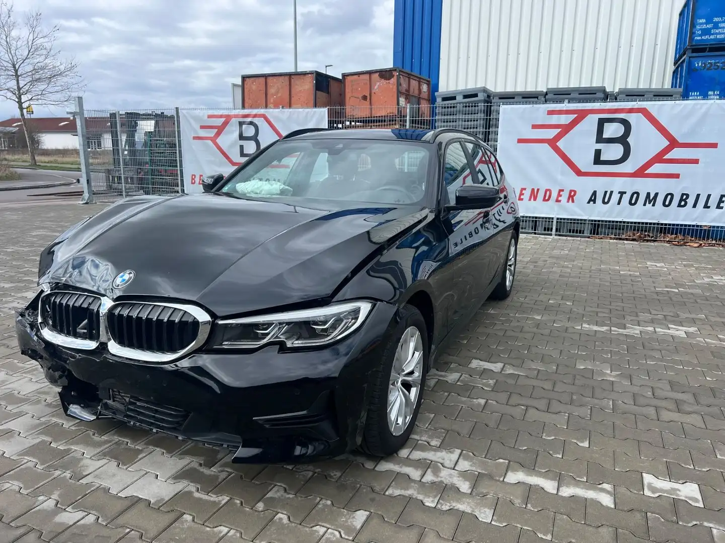 BMW 320 Baureihe 3 Touring 320 d xDrive Advantage Zwart - 1