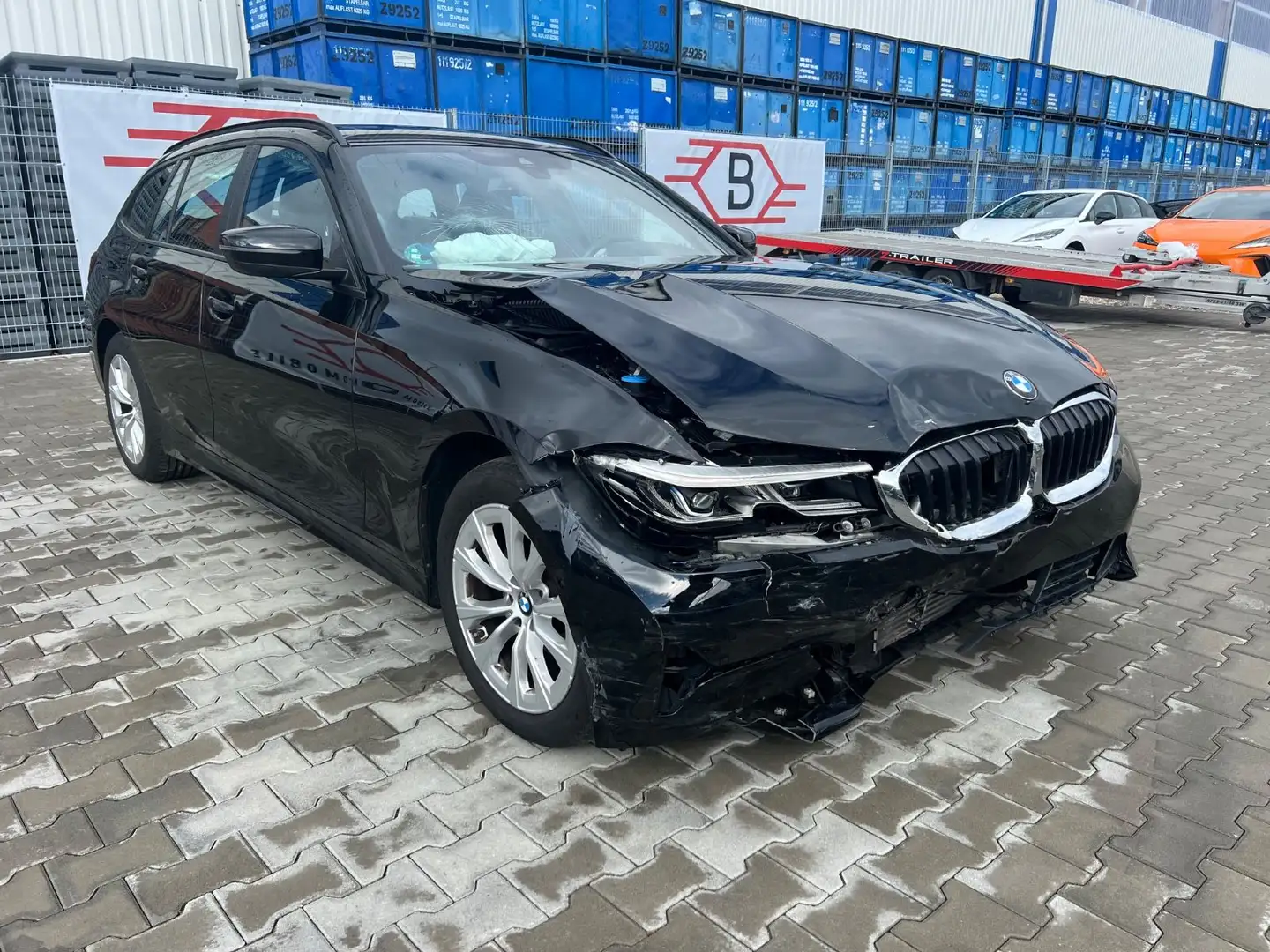 BMW 320 Baureihe 3 Touring 320 d xDrive Advantage Zwart - 2