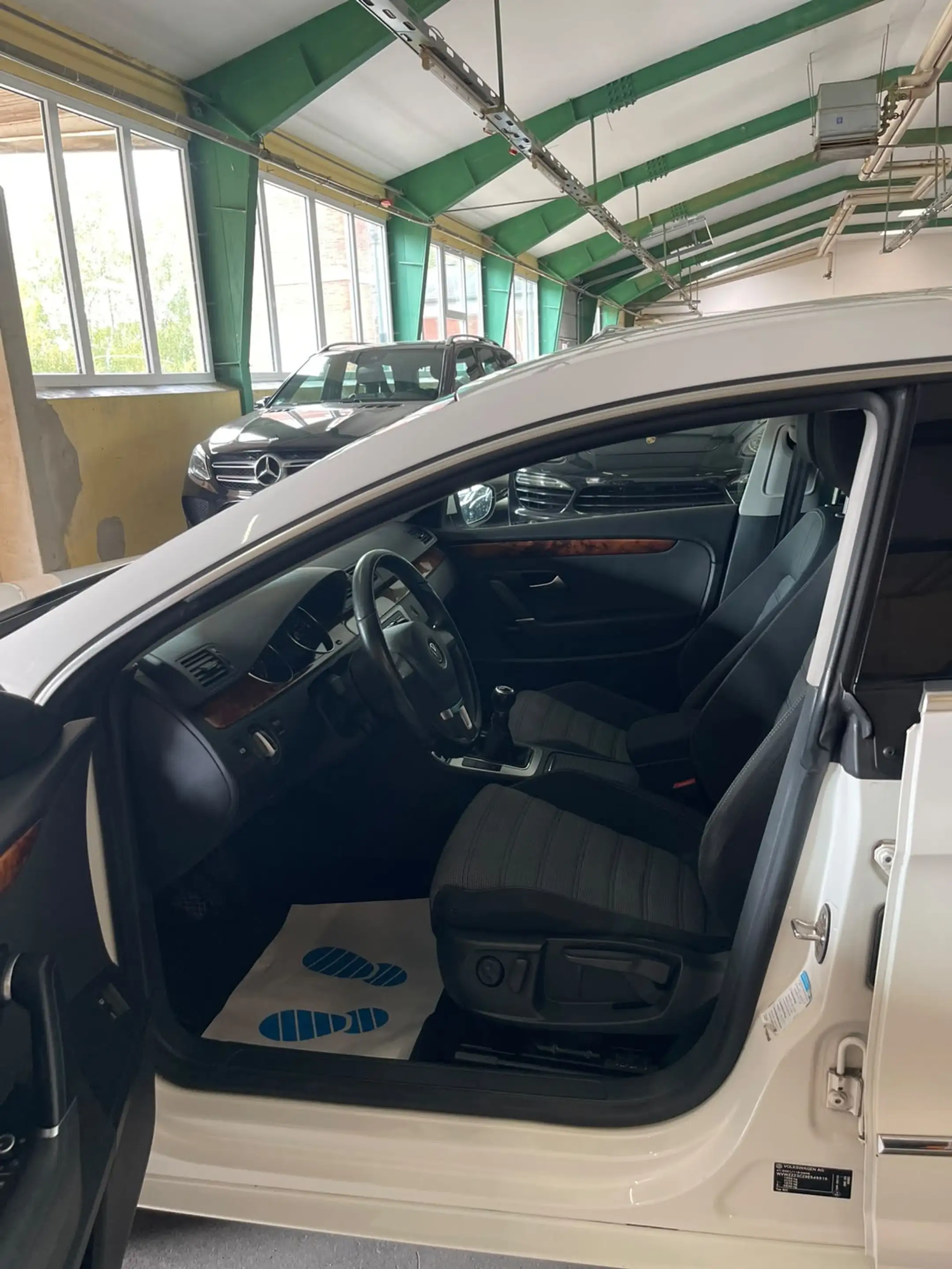 Volkswagen Passat CC Passat CC 2.0 TSI*BI-XEN*SPORTPAK*2.HND*TÜV28*18ZOLL — photo 9