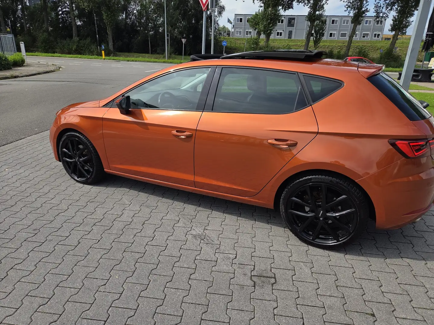 SEAT Leon 1.4 EcoTSI FR BnsI. Oranj - 1
