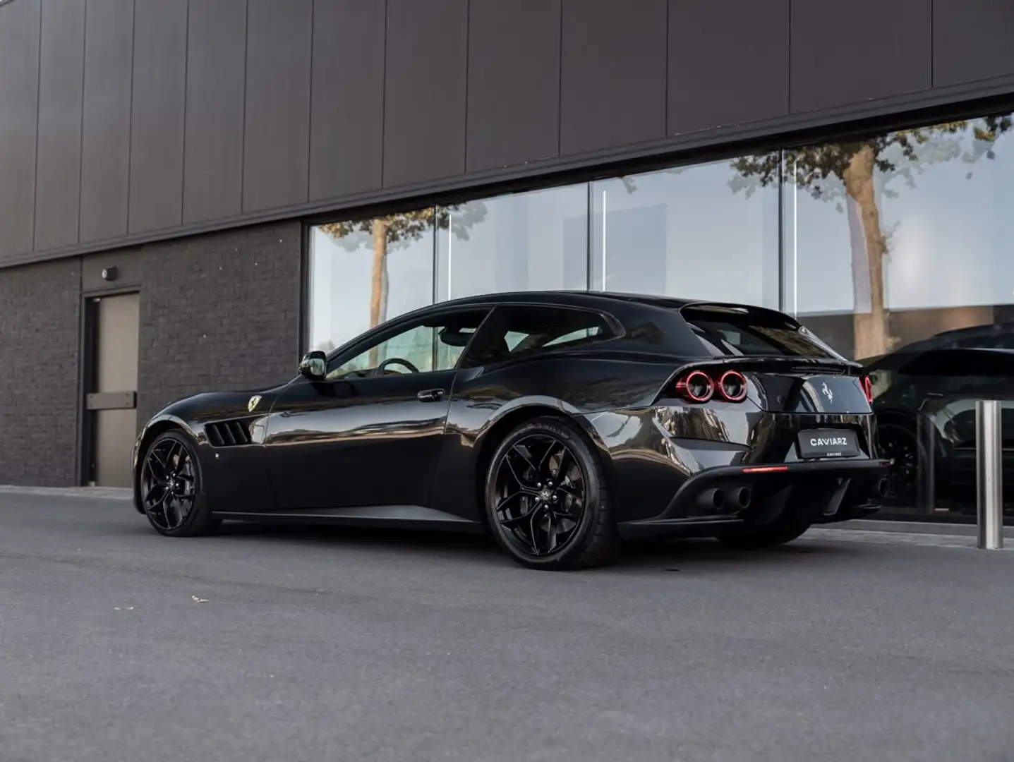 Ferrari GTC4 Lusso T  'ATELIER FERRARI'-CAR / FULL CARBON IN & OUT Noir - 2