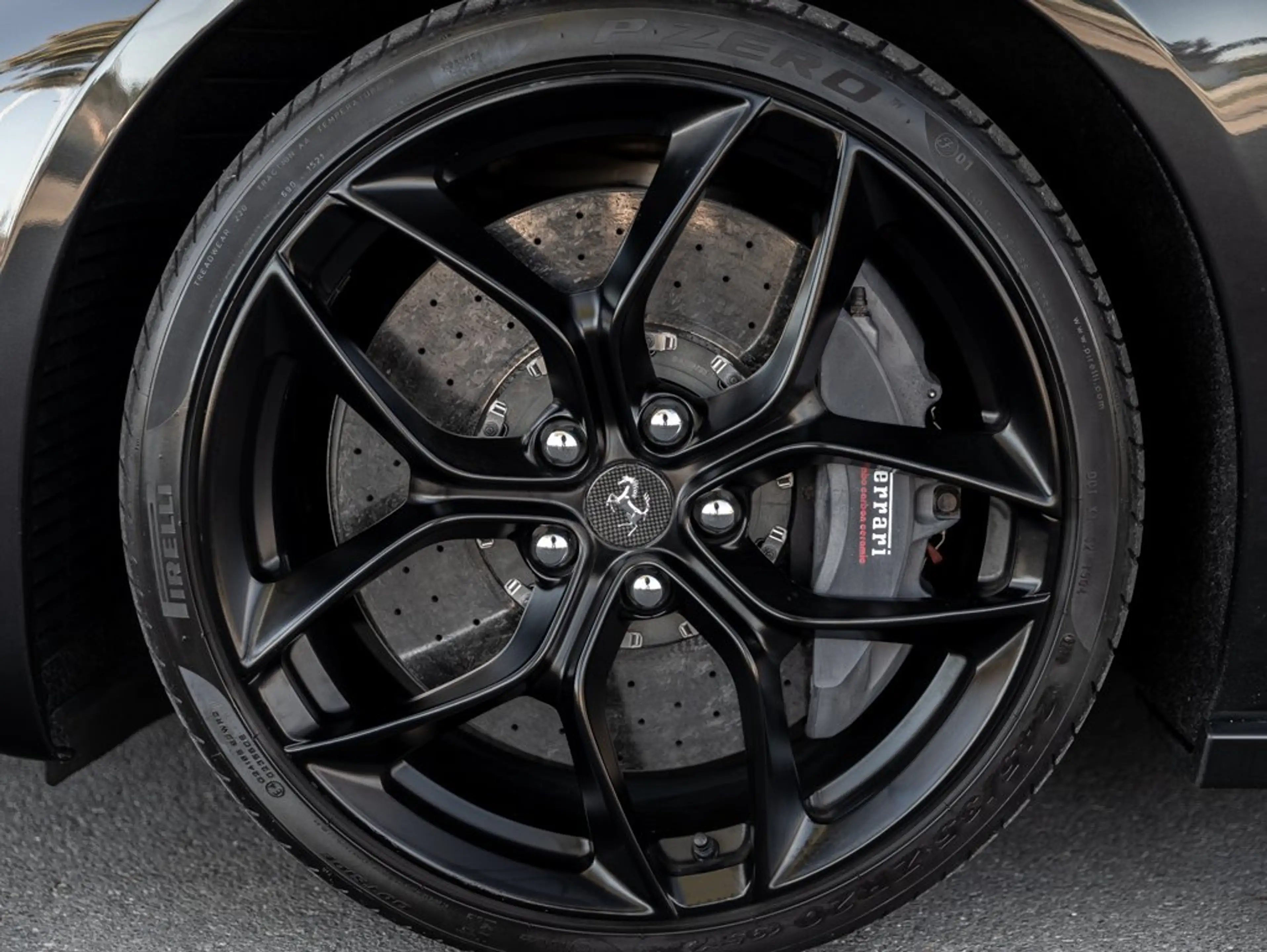 Ferrari GTC4 Lusso T  'ATELIER FERRARI'-CAR / FULL CARBON IN & OUT — photo 9