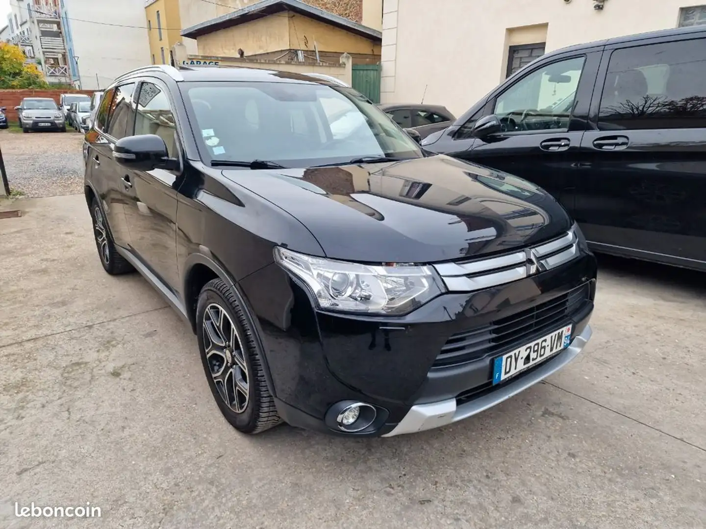 Mitsubishi Outlander 2.2 di-d 150ch automatique 4wd 7 places Noir - 2